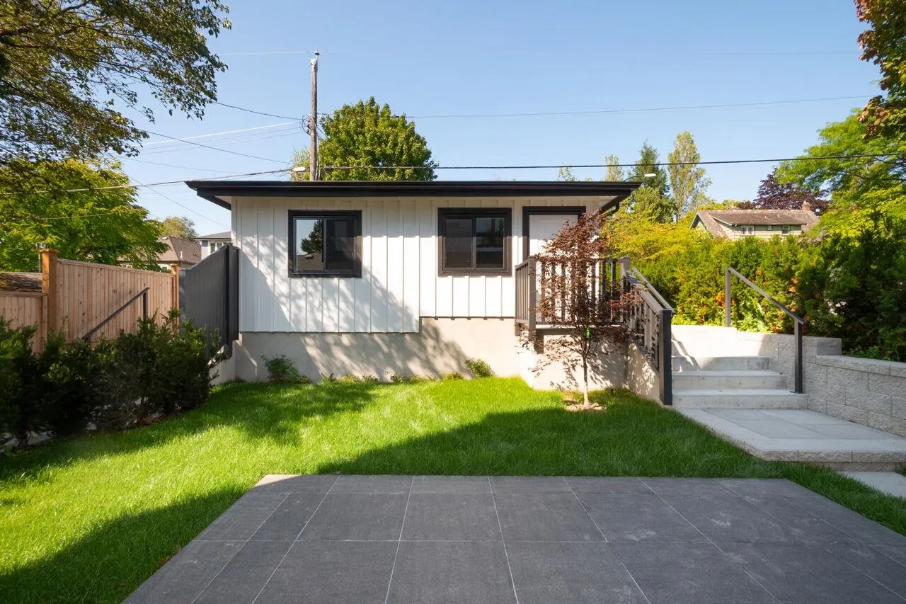 3075 Courtenay Street