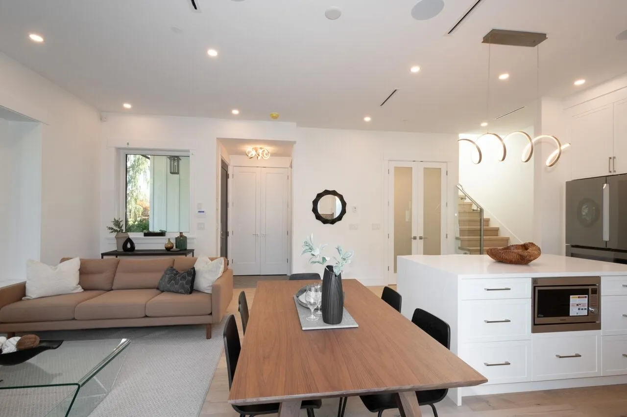 3075 Courtenay Street