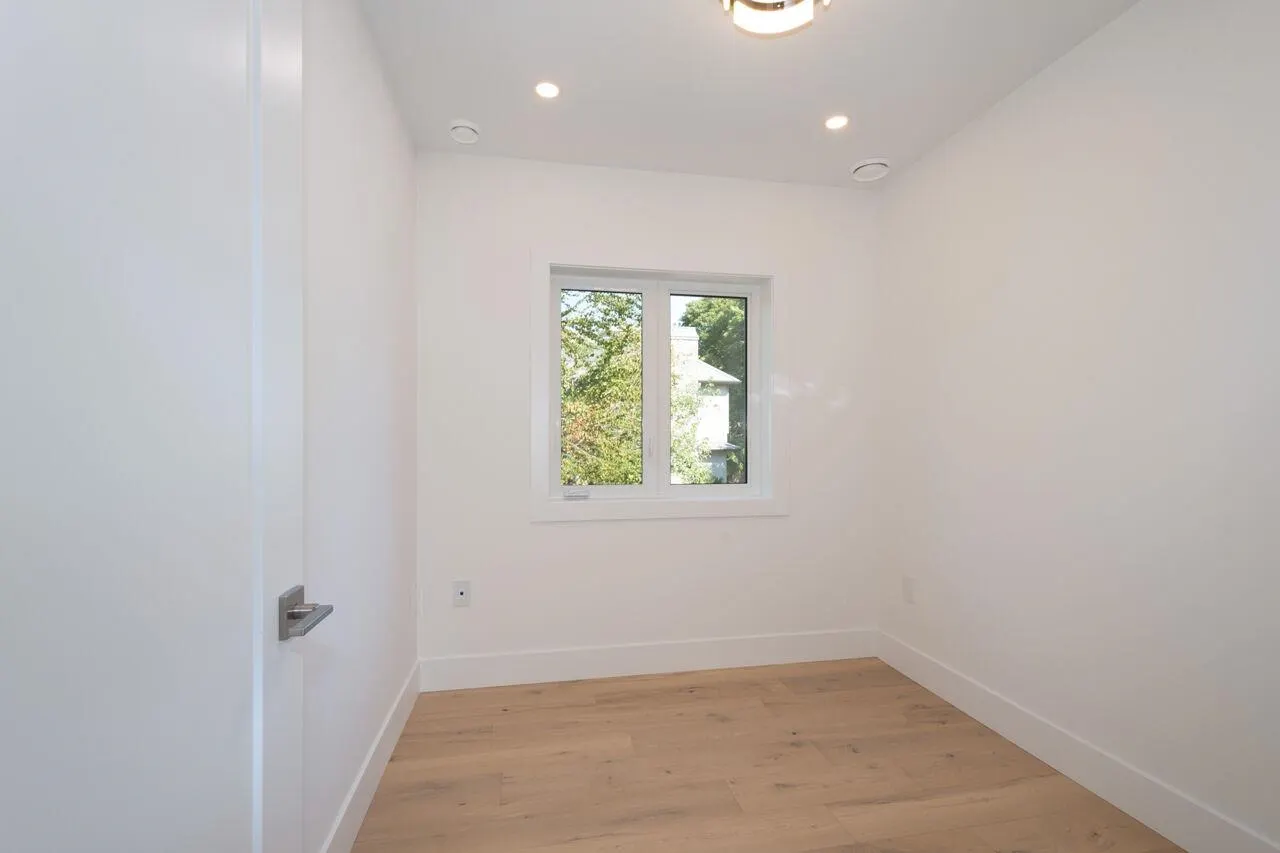 3075 Courtenay Street