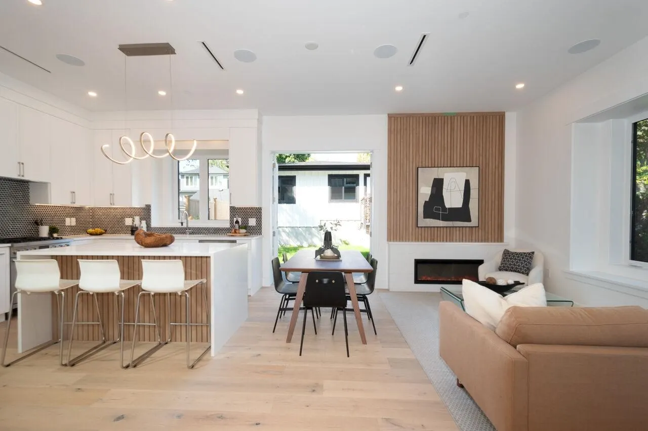 3075 Courtenay Street