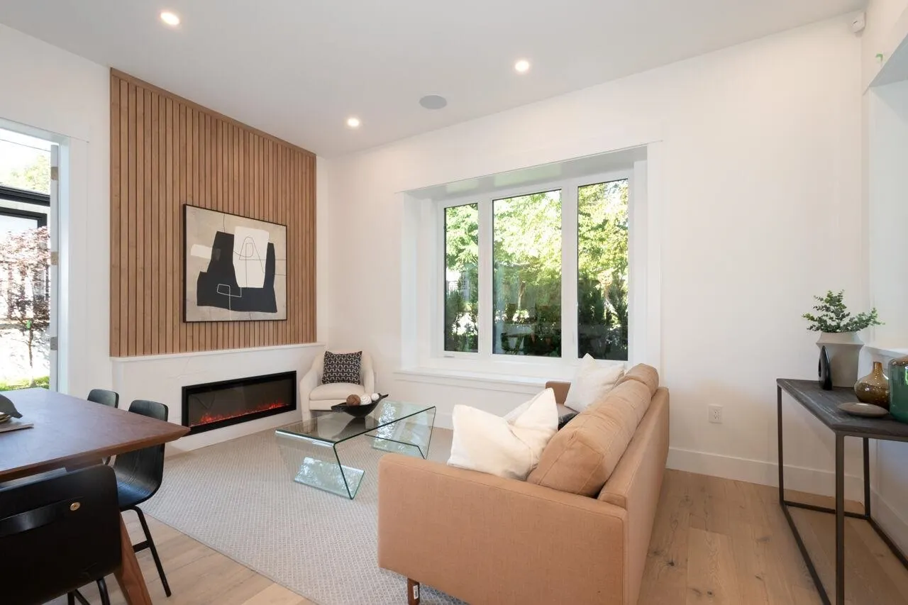 3075 Courtenay Street