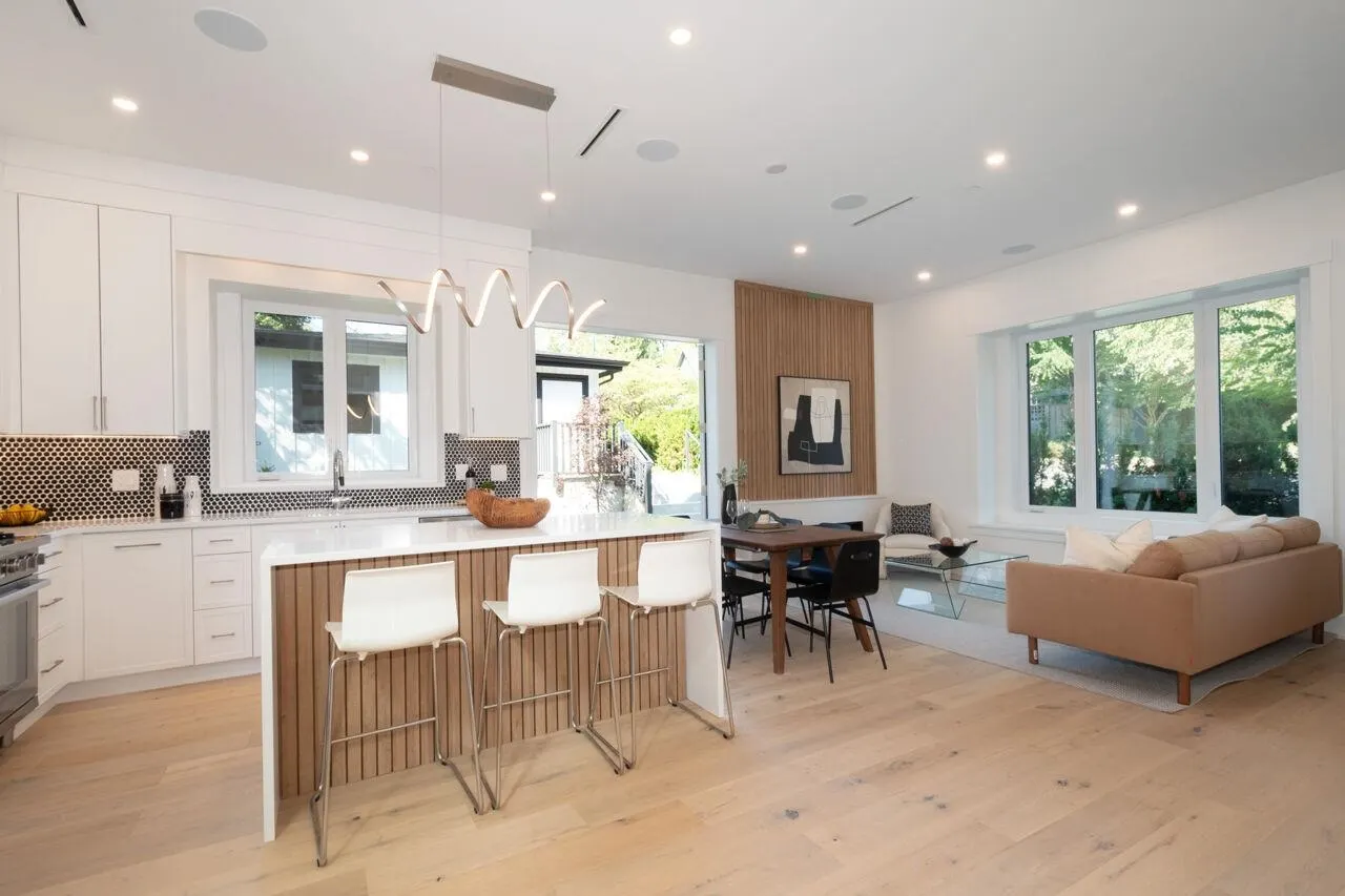 3075 Courtenay Street