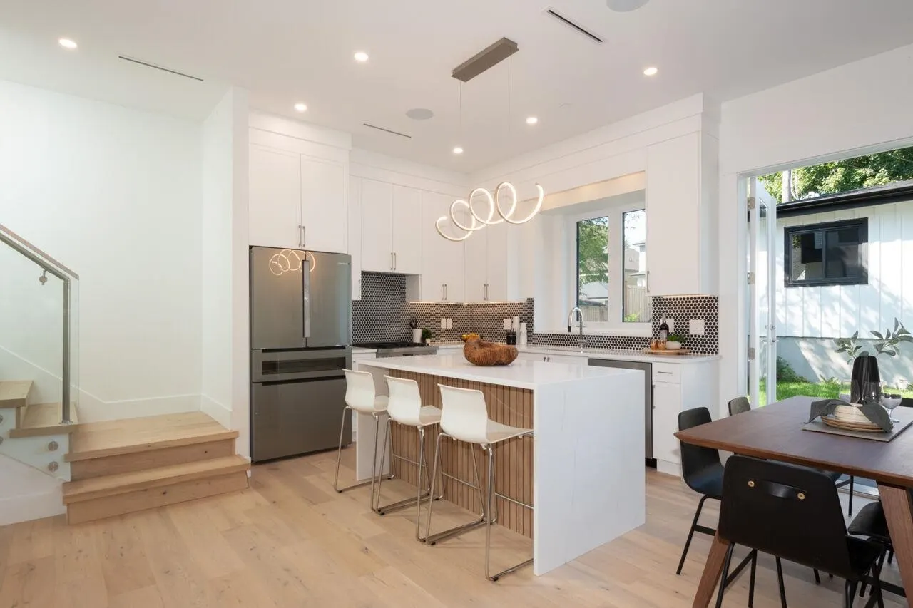 3075 Courtenay Street