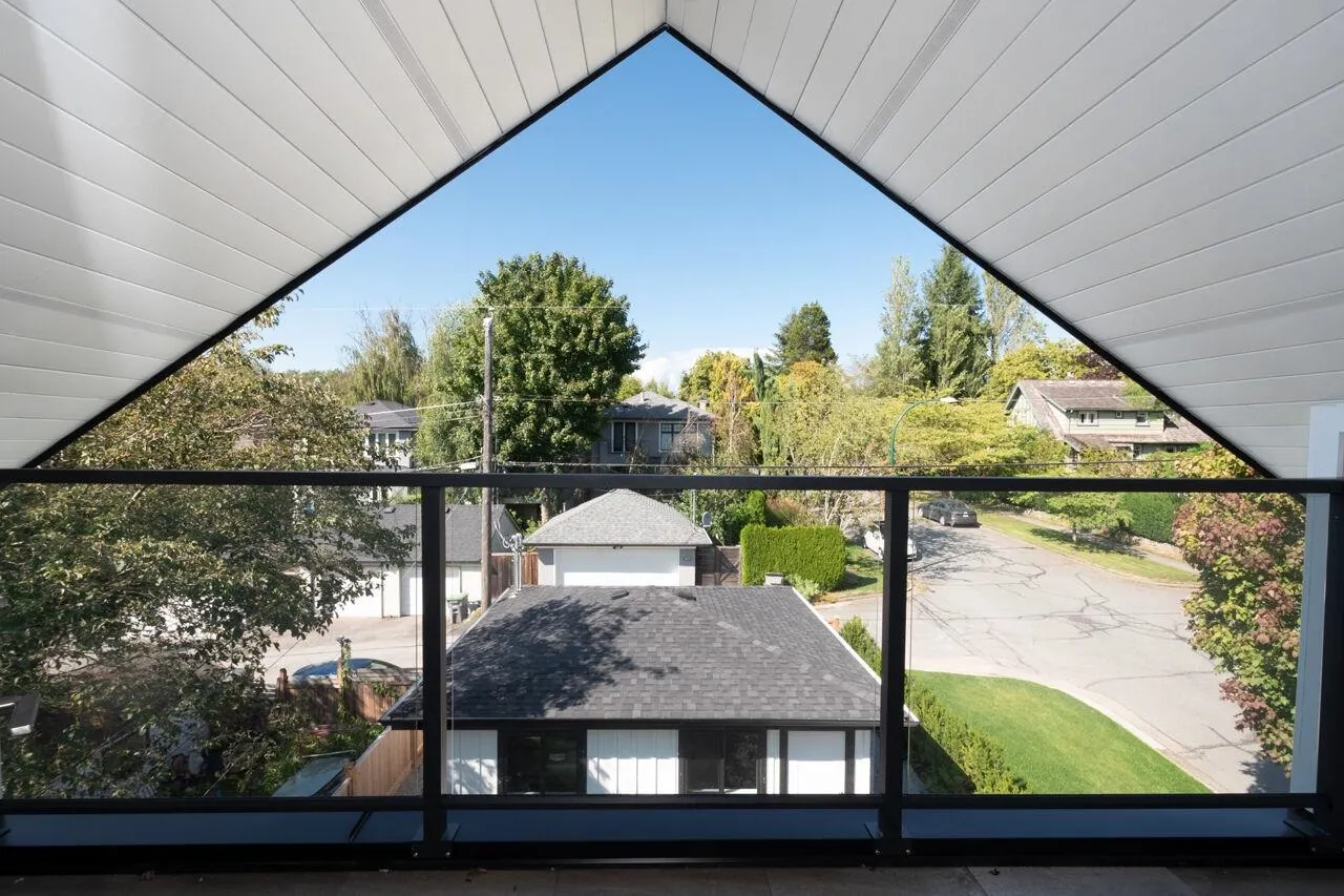3075 Courtenay Street
