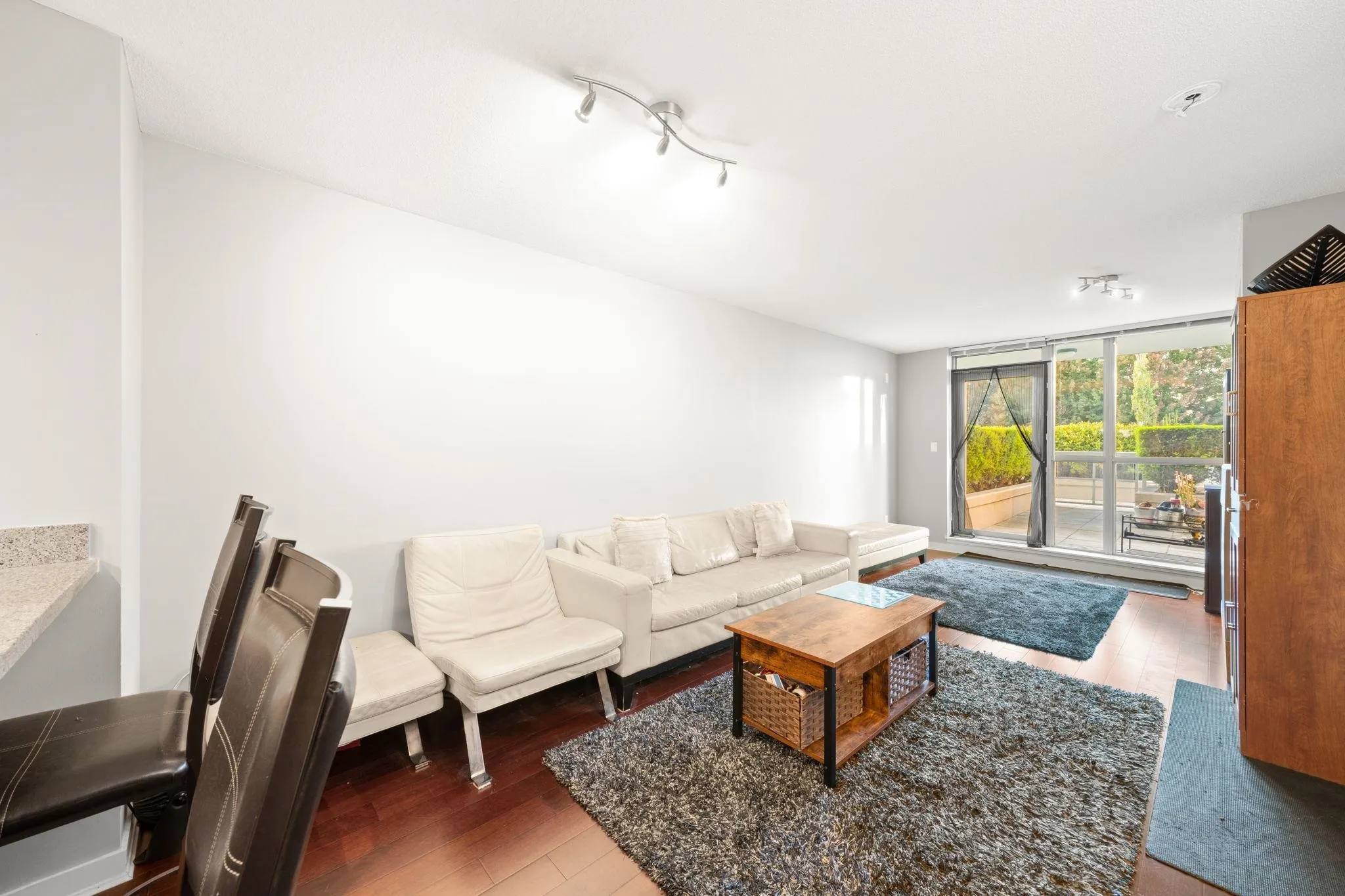 120 9373 Hemlock Drive