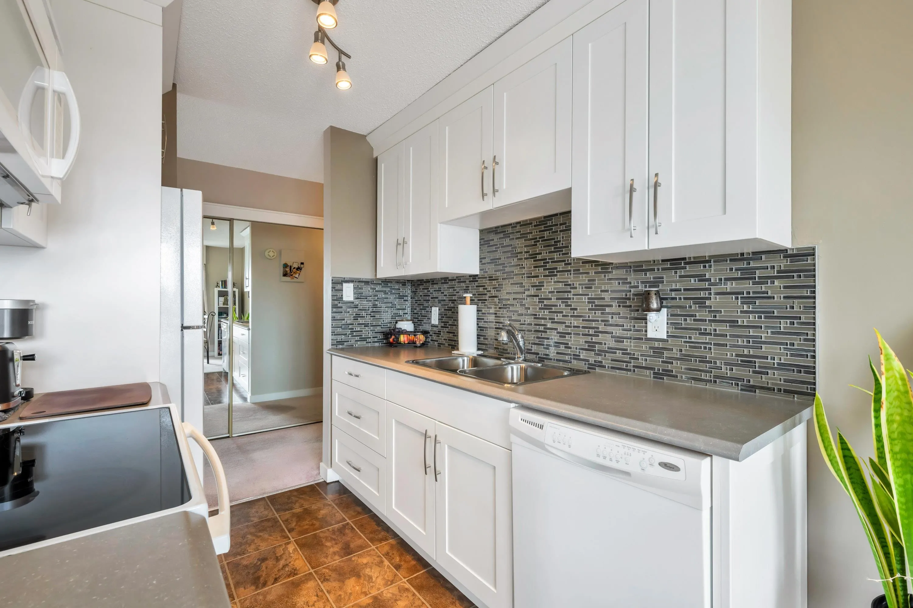 201 15265 Roper Avenue