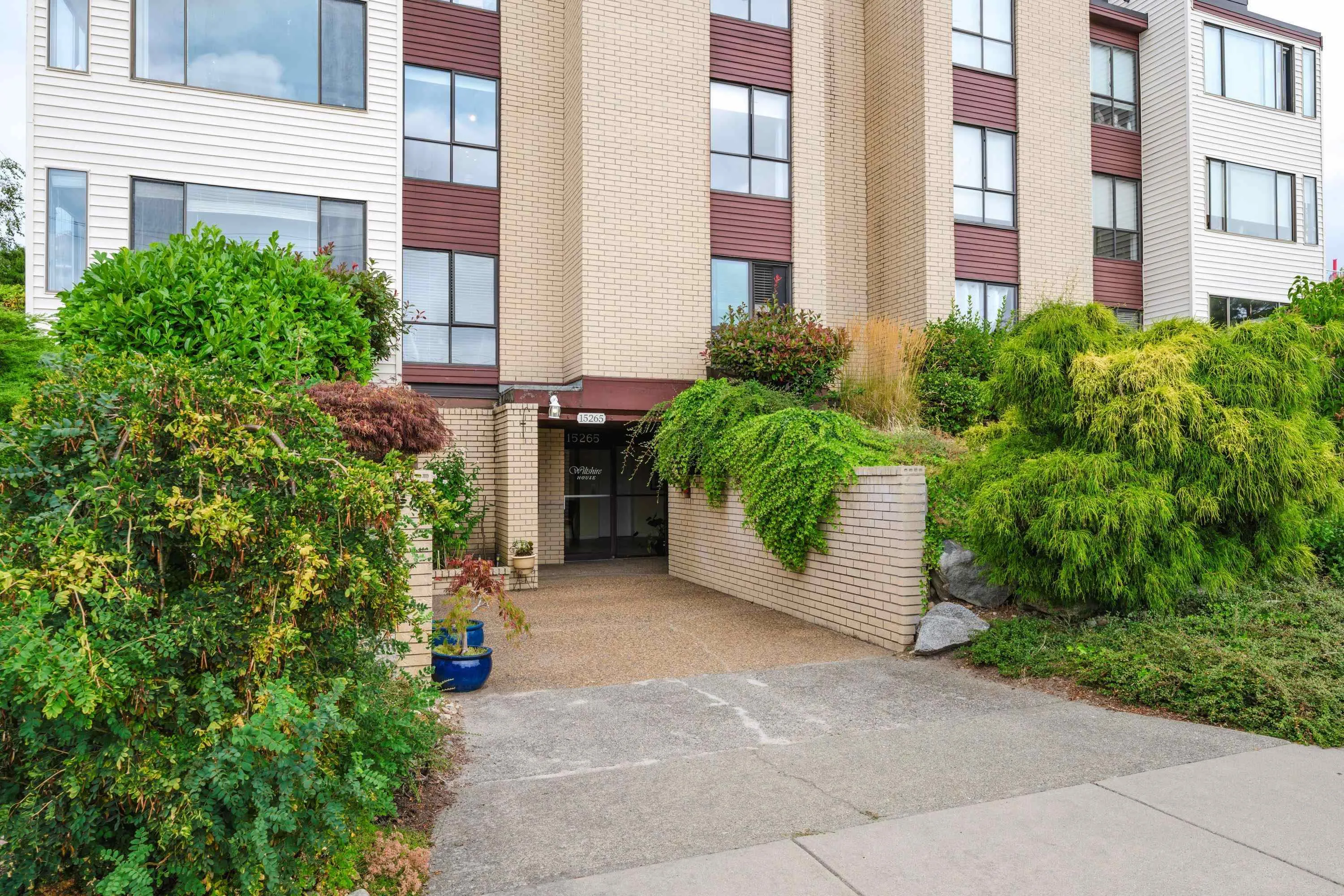 201 15265 Roper Avenue