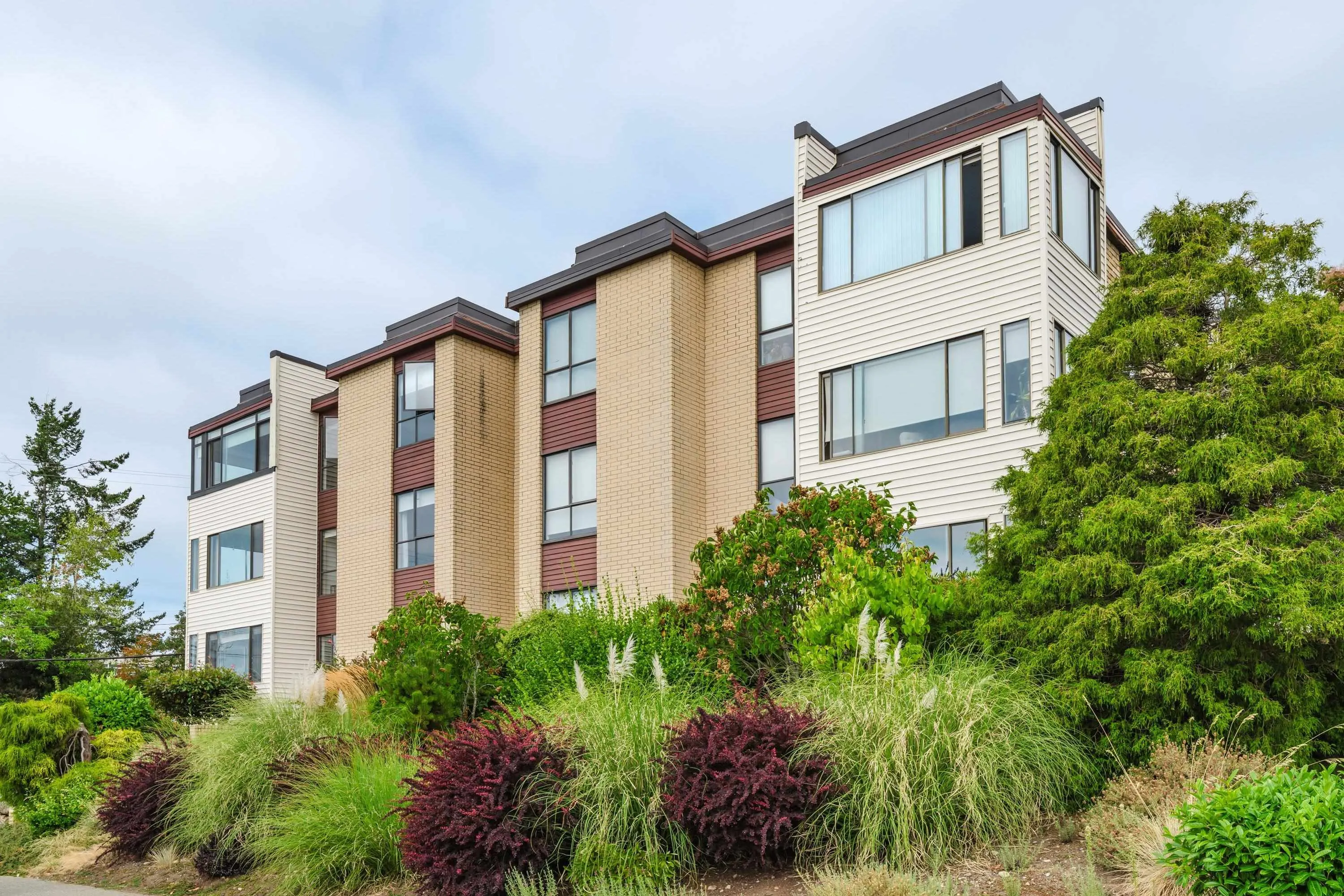 201 15265 Roper Avenue