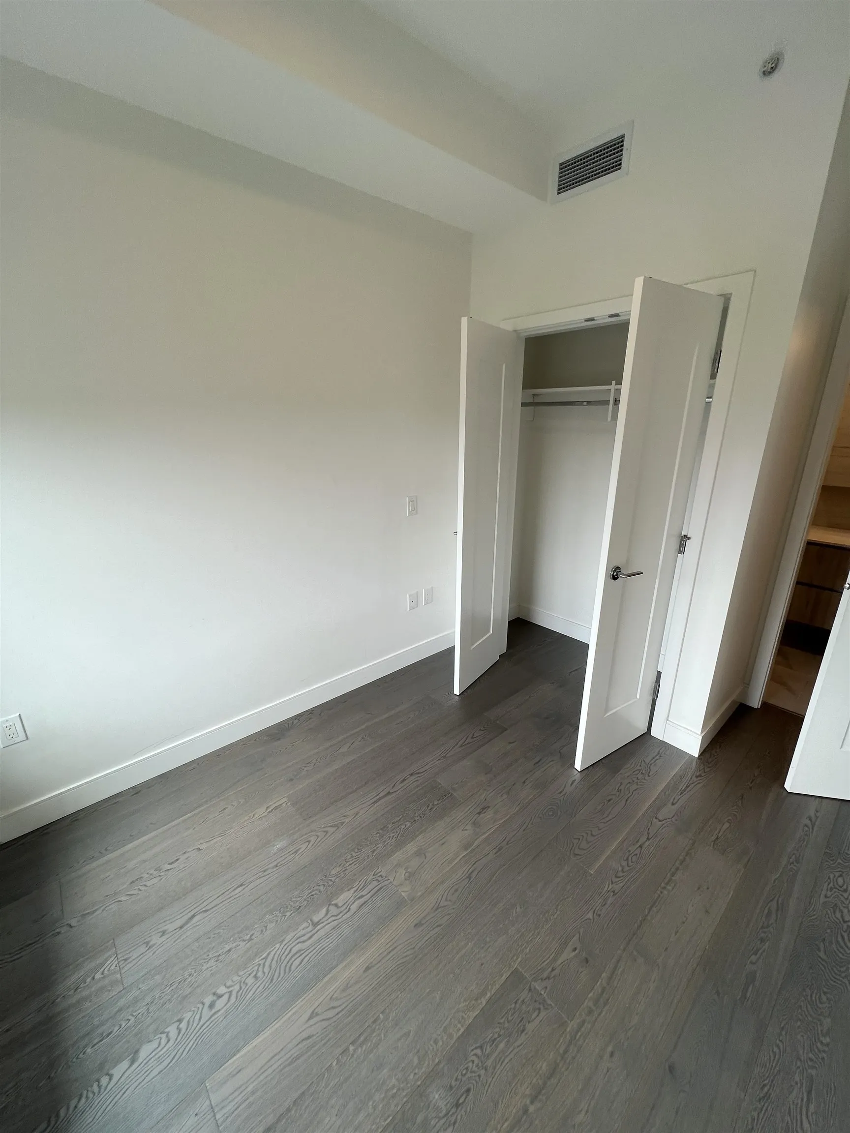 4xx 477 W 59 Avenue