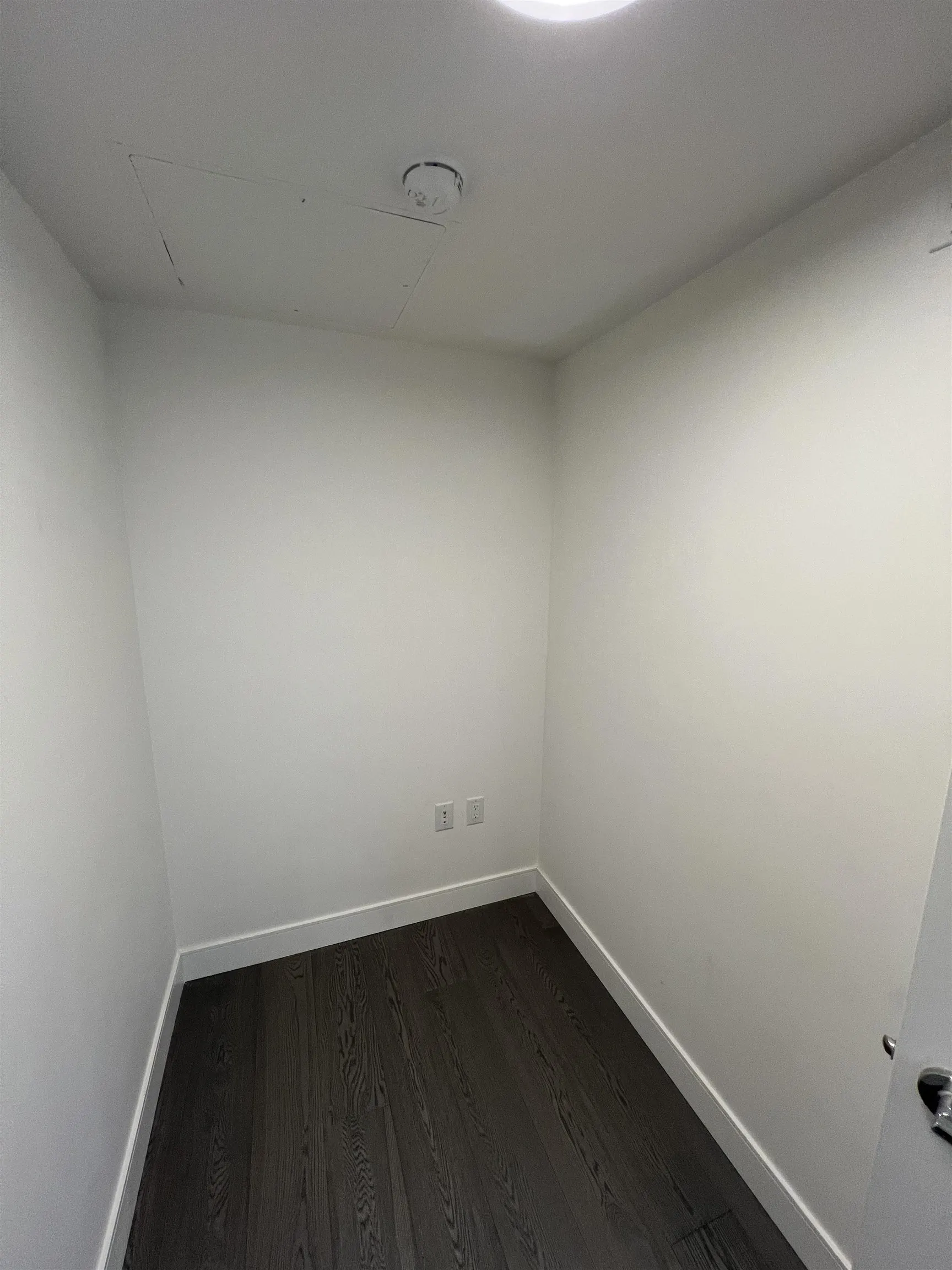 4xx 477 W 59 Avenue