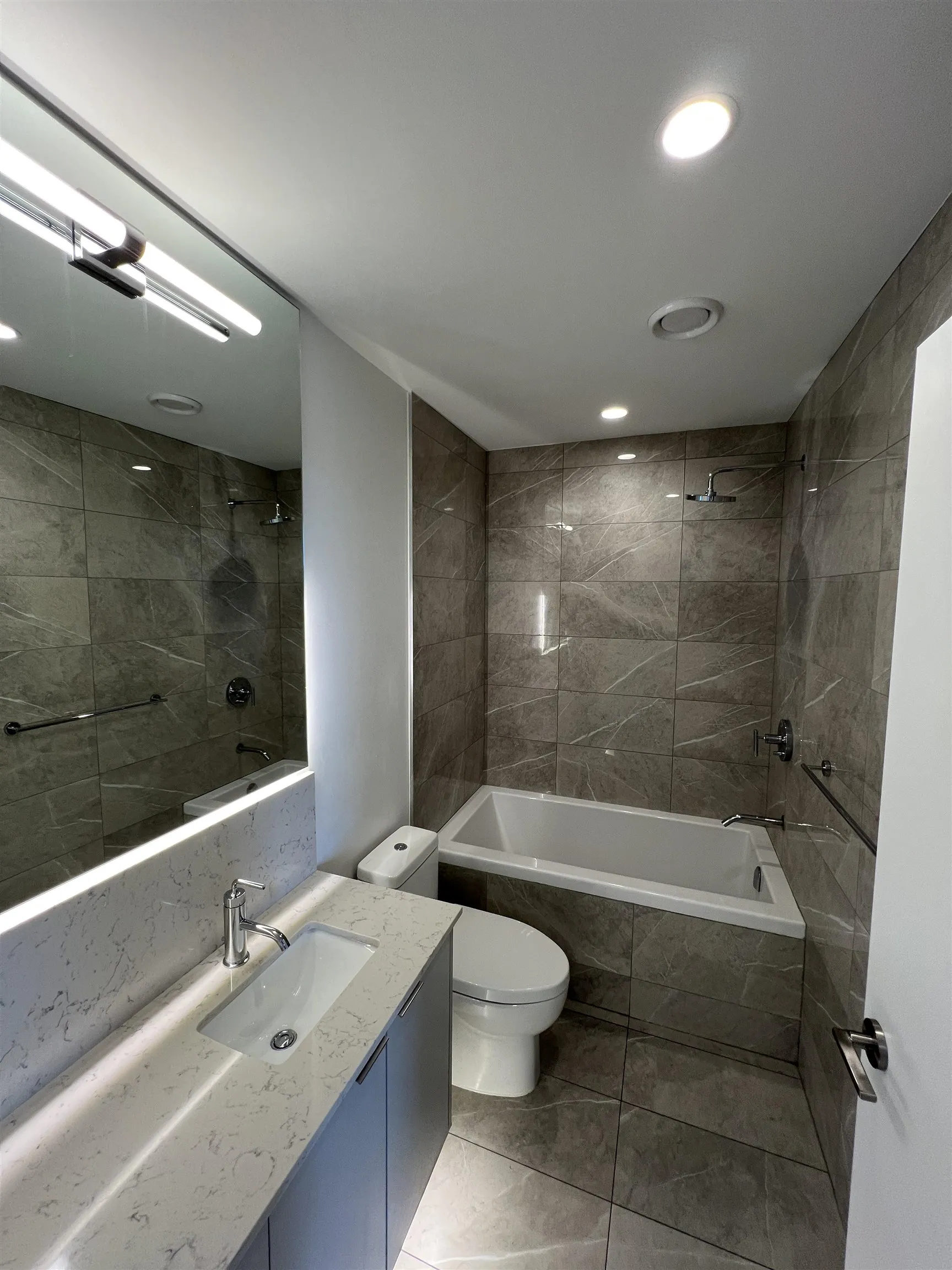 3xx 7638 Cambie Street