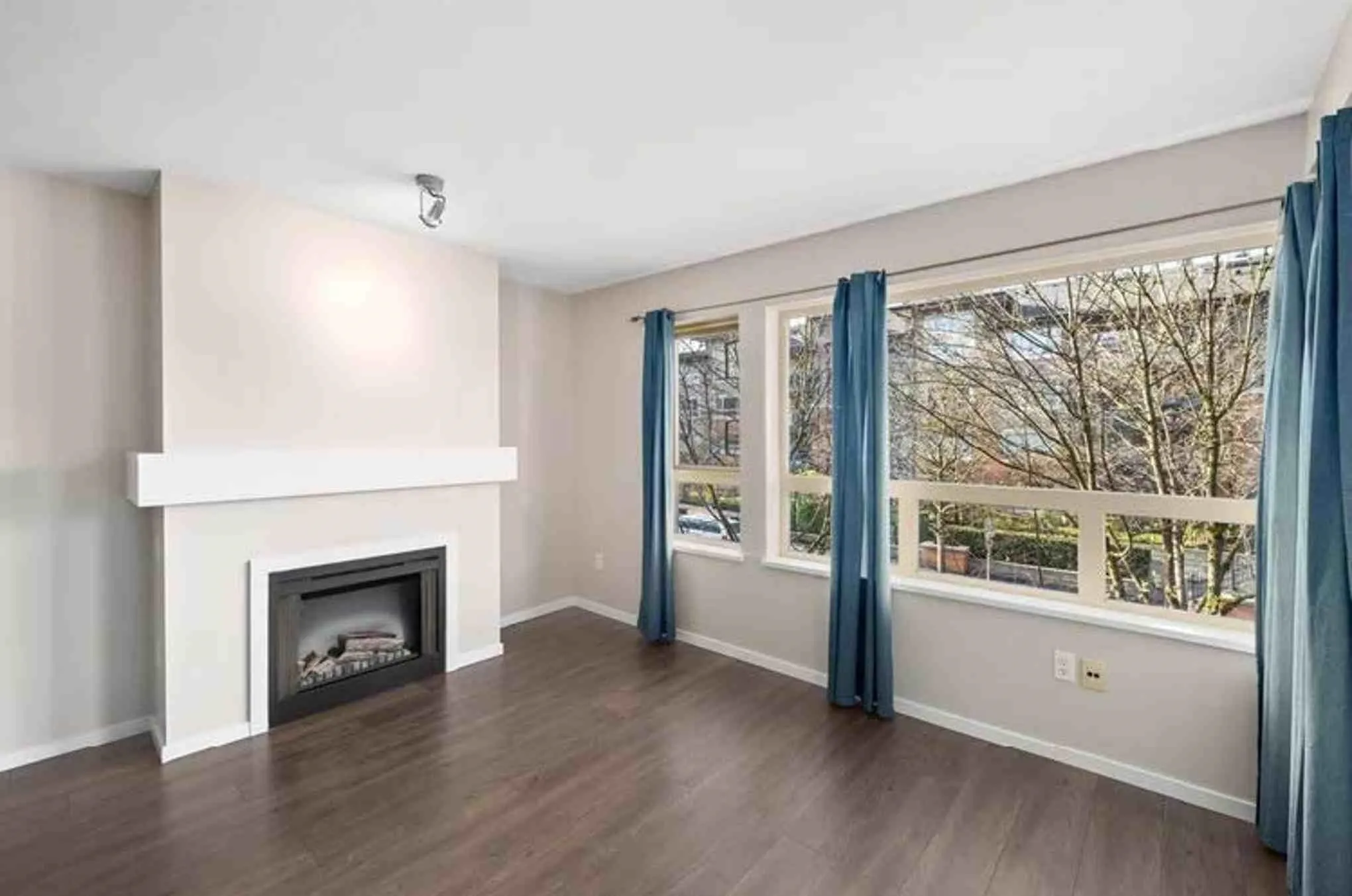 413 801 Klahanie Drive