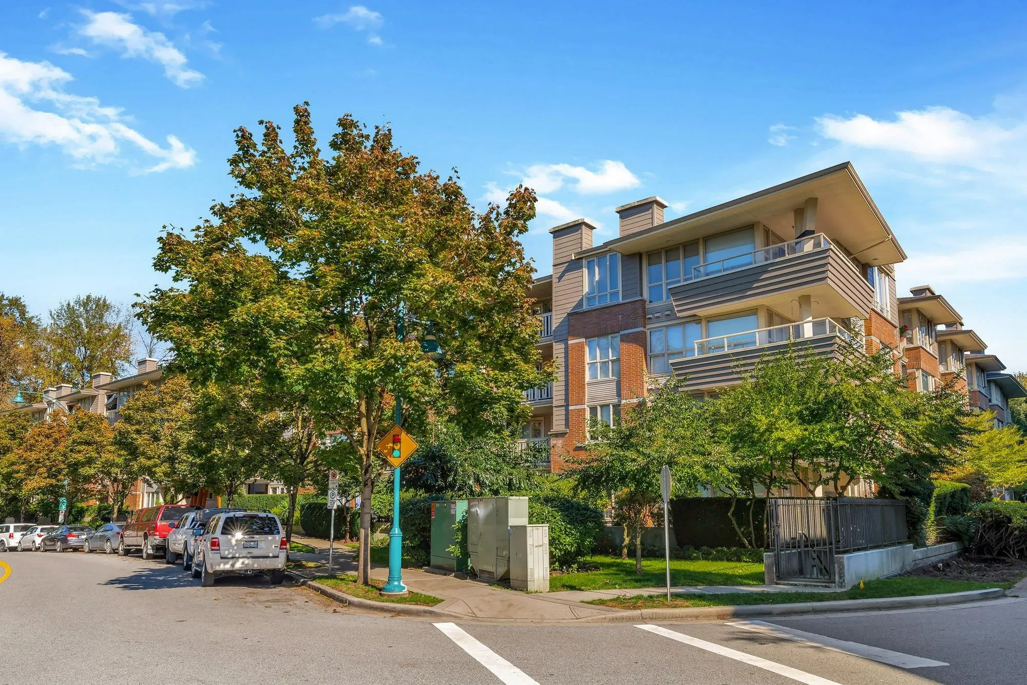 413 801 Klahanie Drive