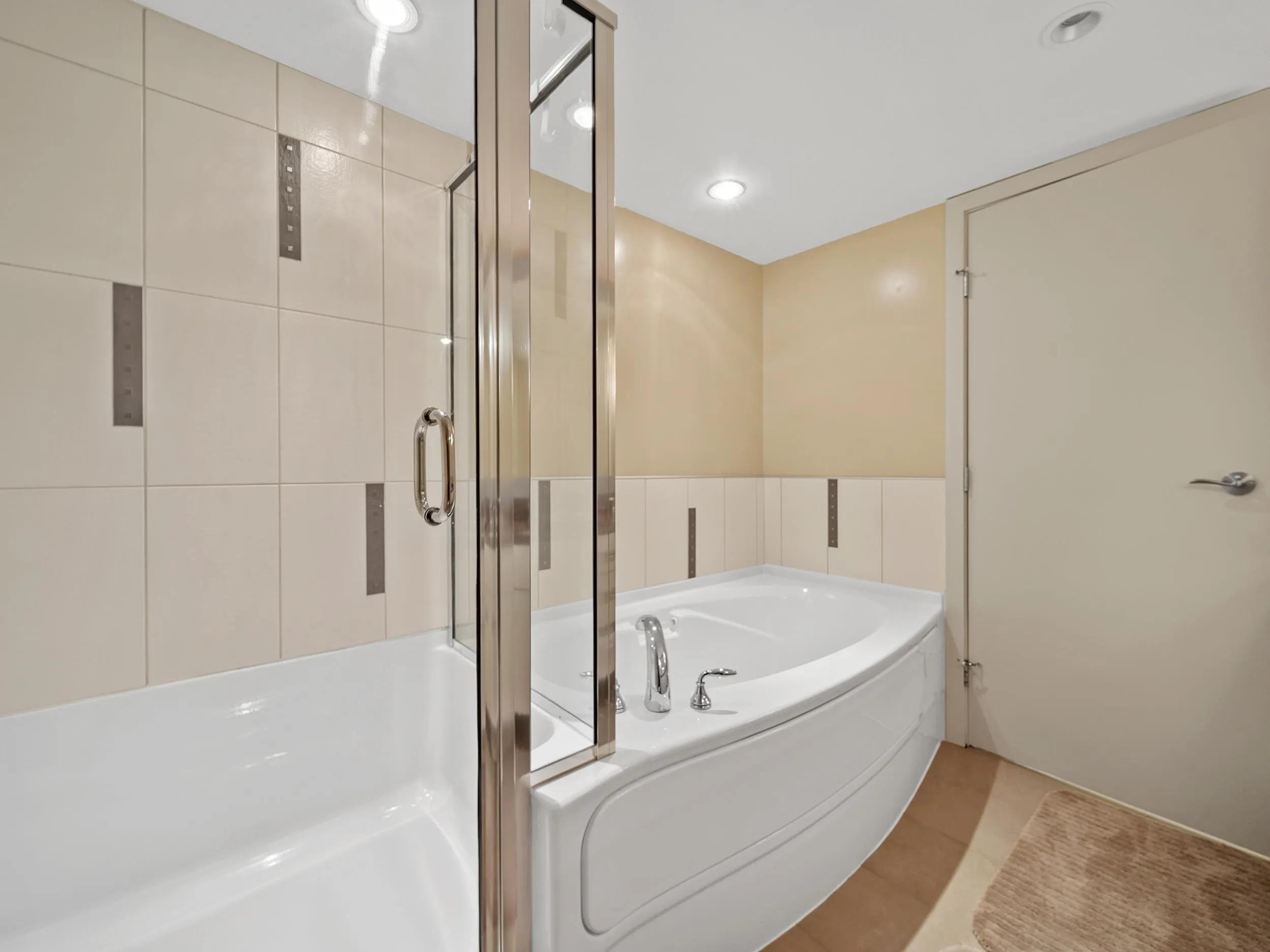 805 683 W Victoria Park