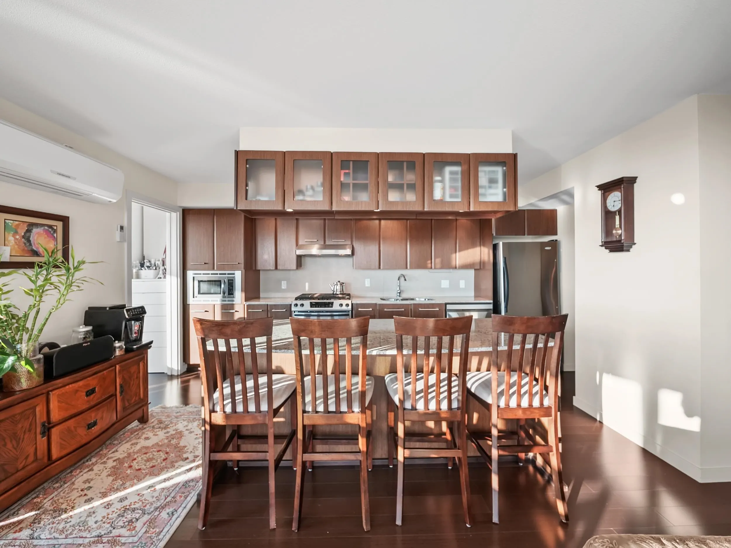 805 683 W Victoria Park