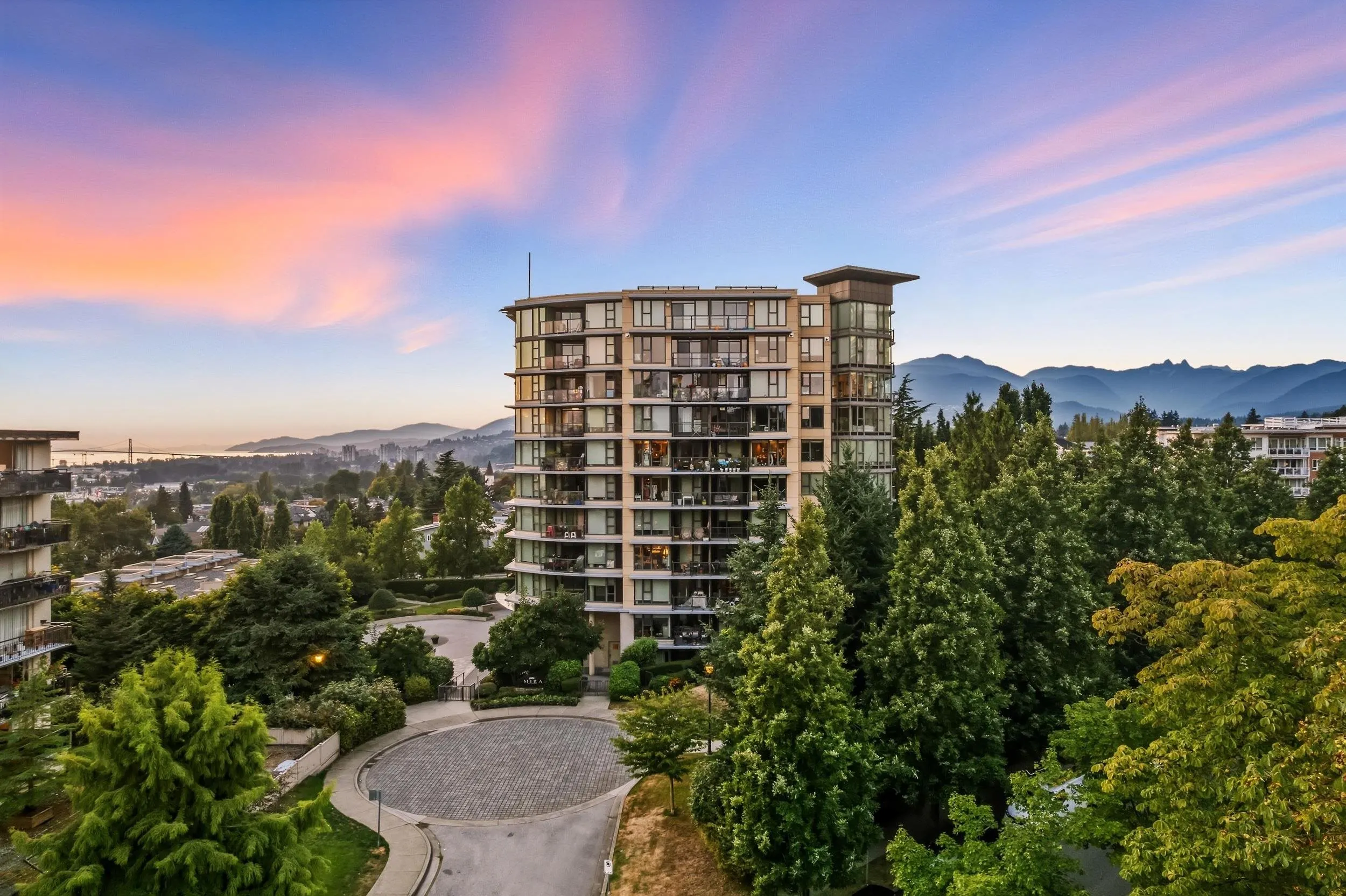 805 683 W Victoria Park