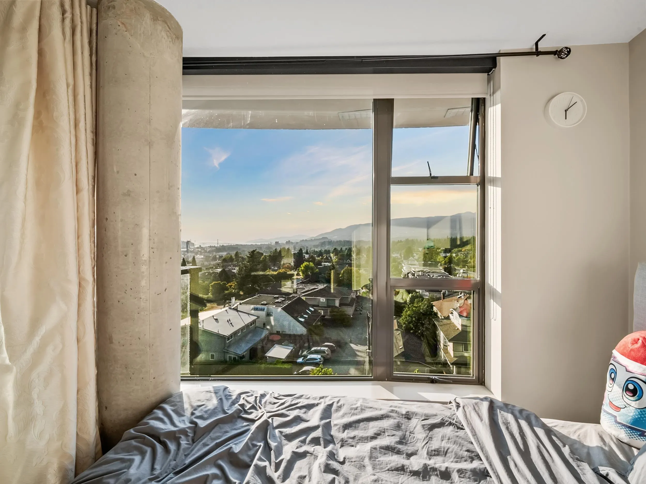 805 683 W Victoria Park