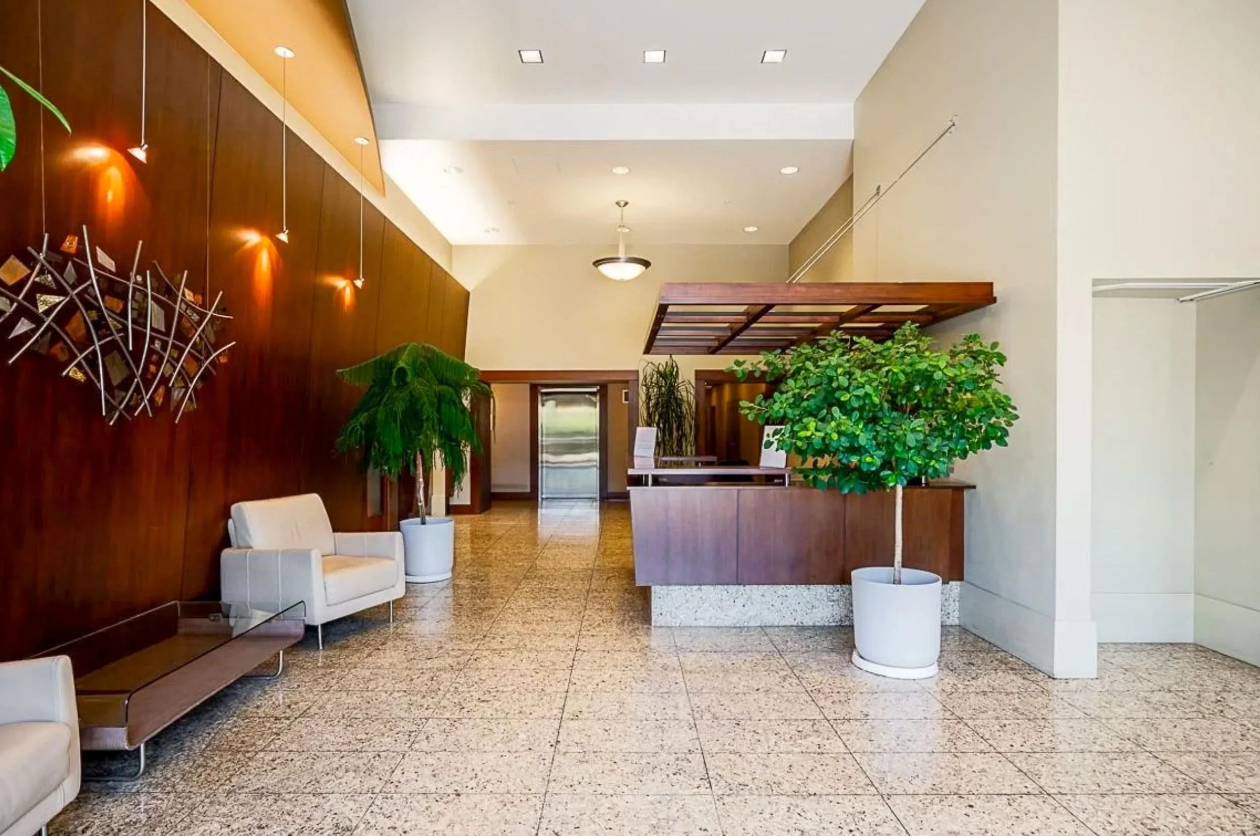 805 683 W Victoria Park