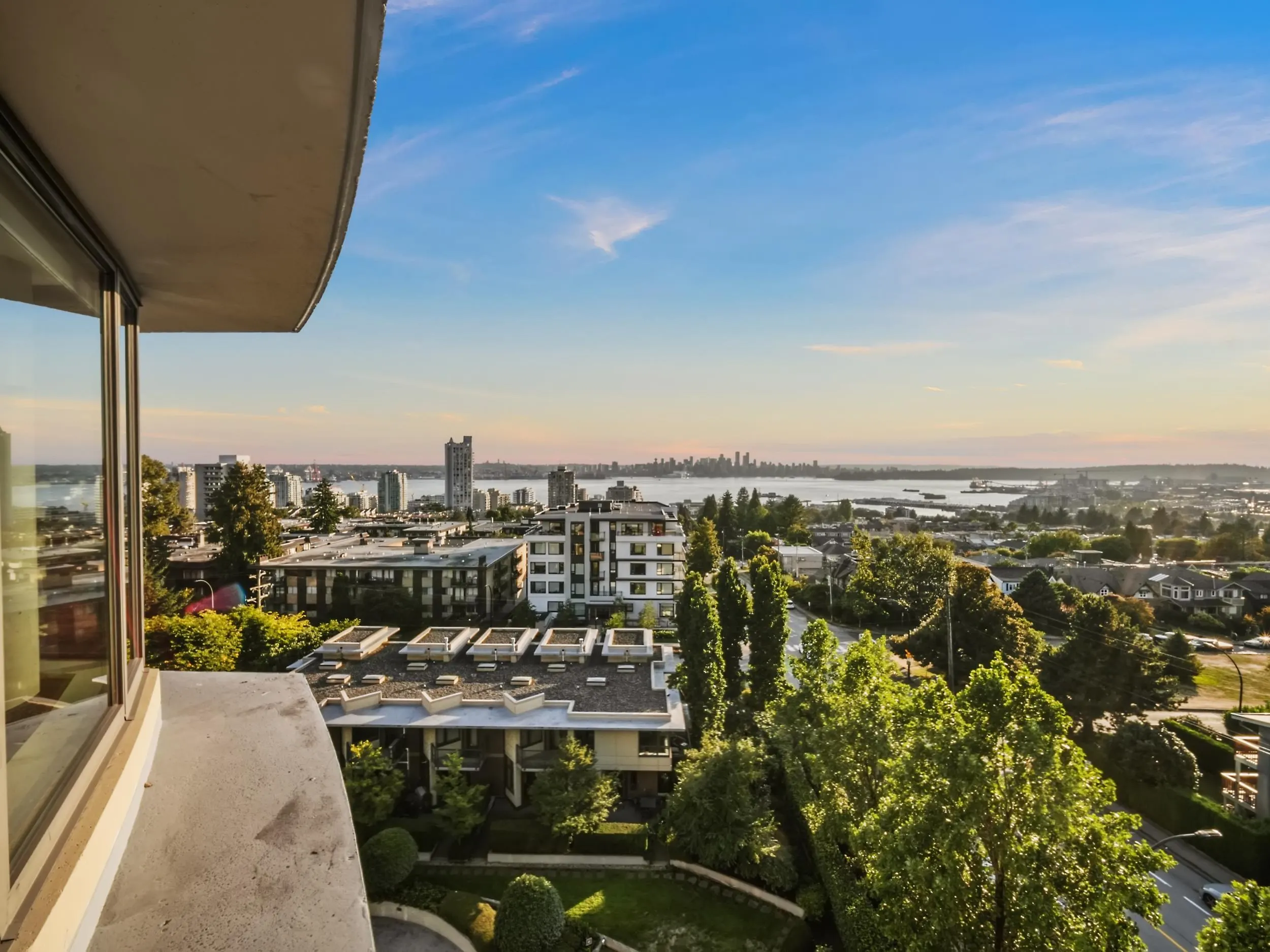 805 683 W Victoria Park