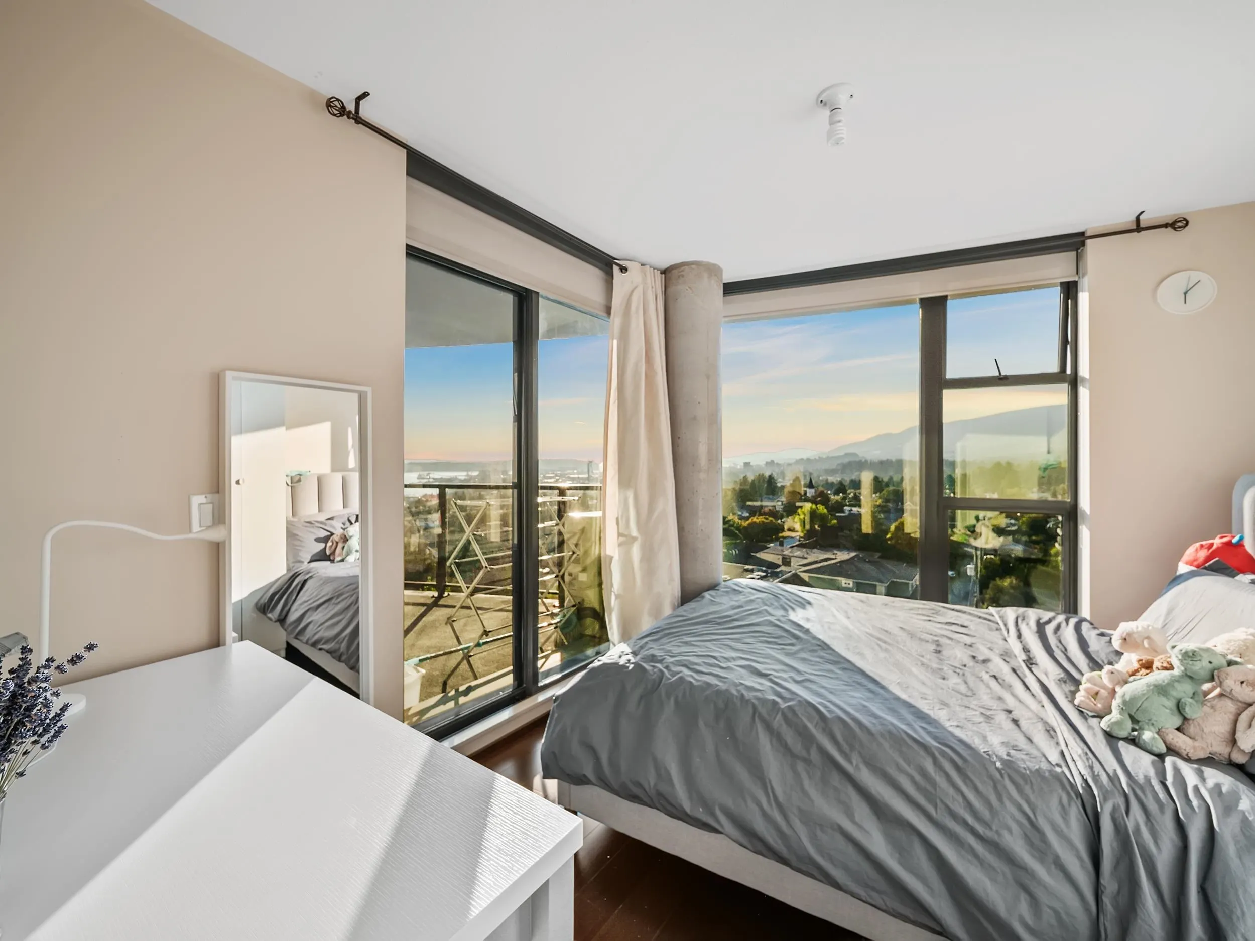 805 683 W Victoria Park