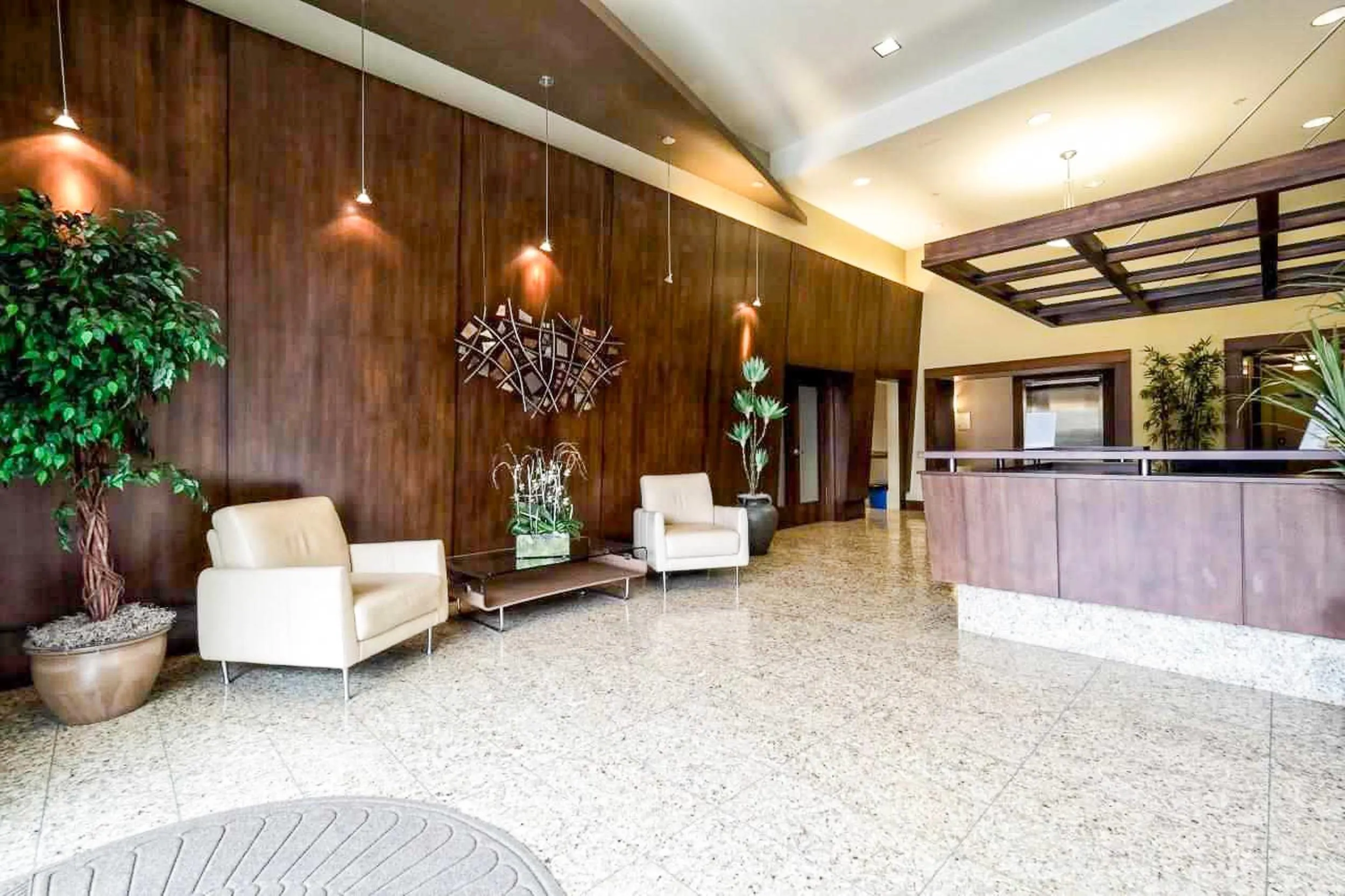 805 683 W Victoria Park