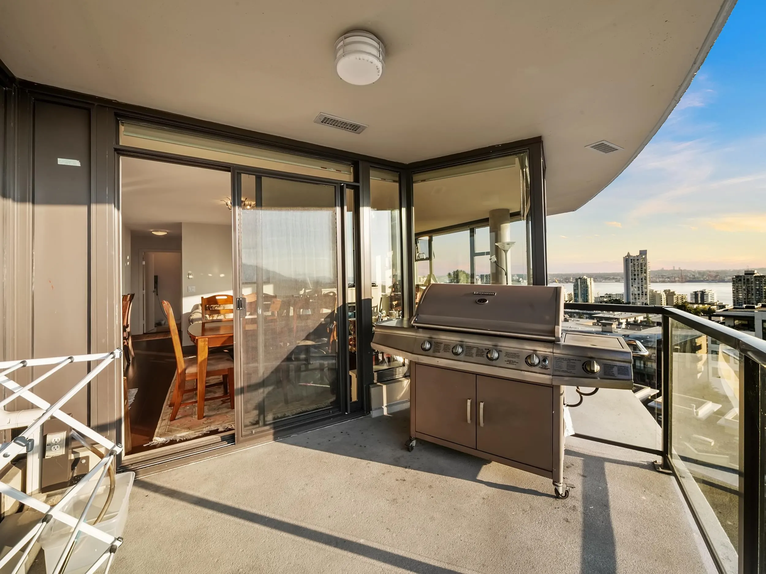 805 683 W Victoria Park