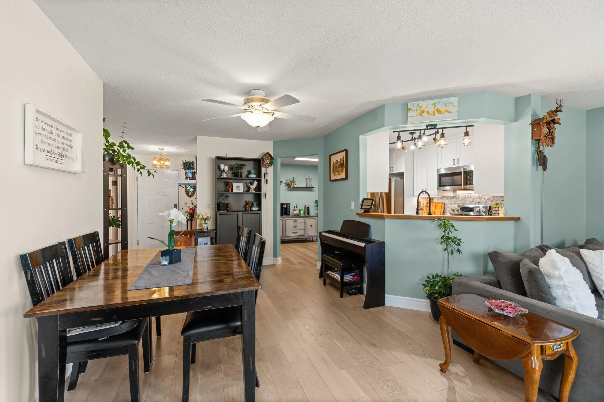 109 33233 E Bourquin Crescent