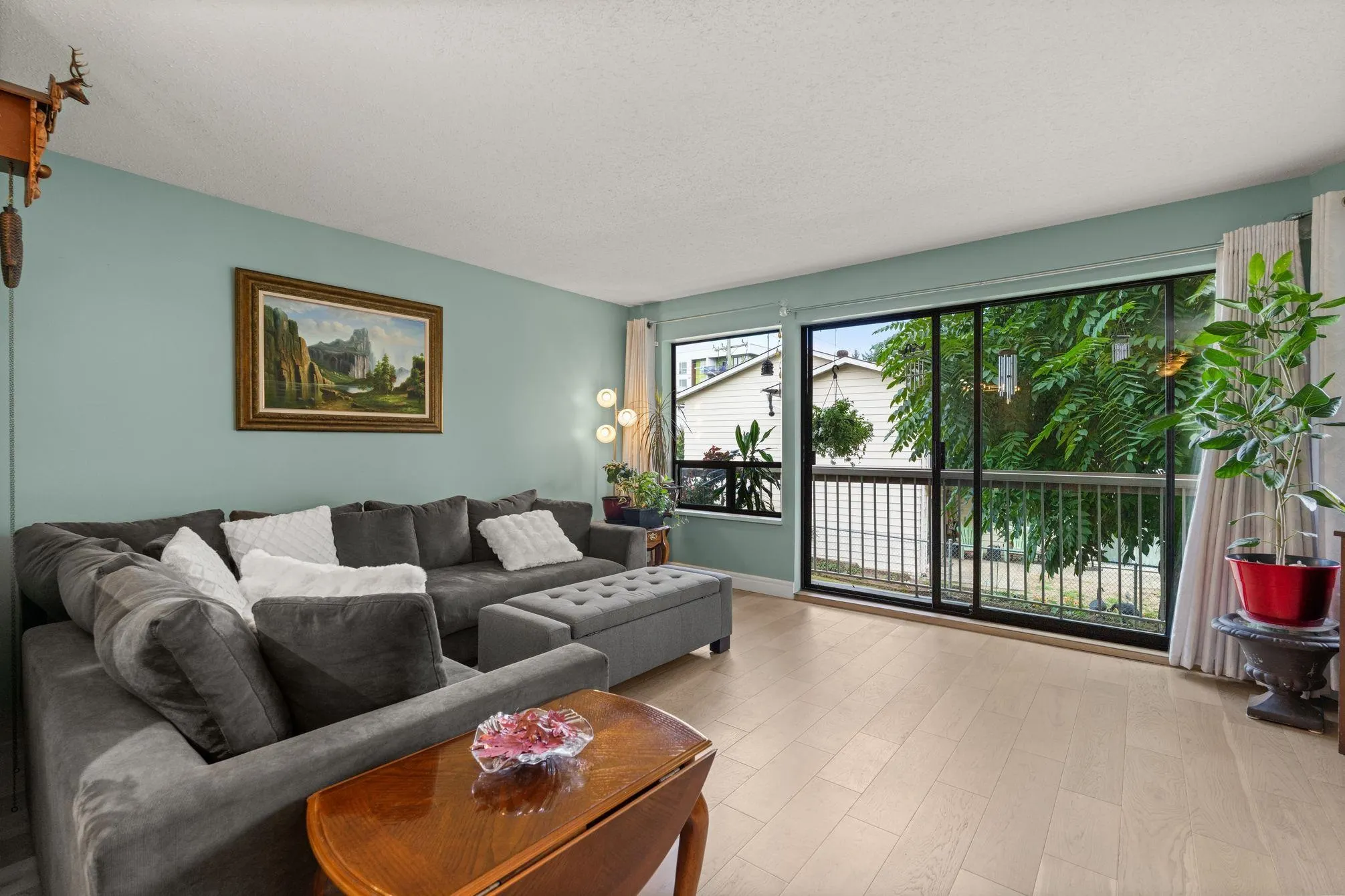 109 33233 E Bourquin Crescent