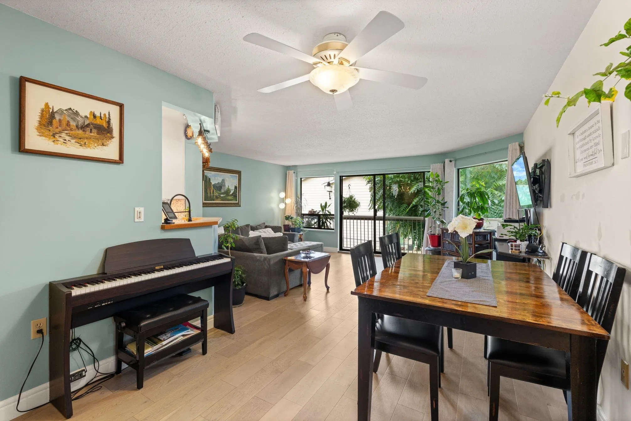 109 33233 E Bourquin Crescent