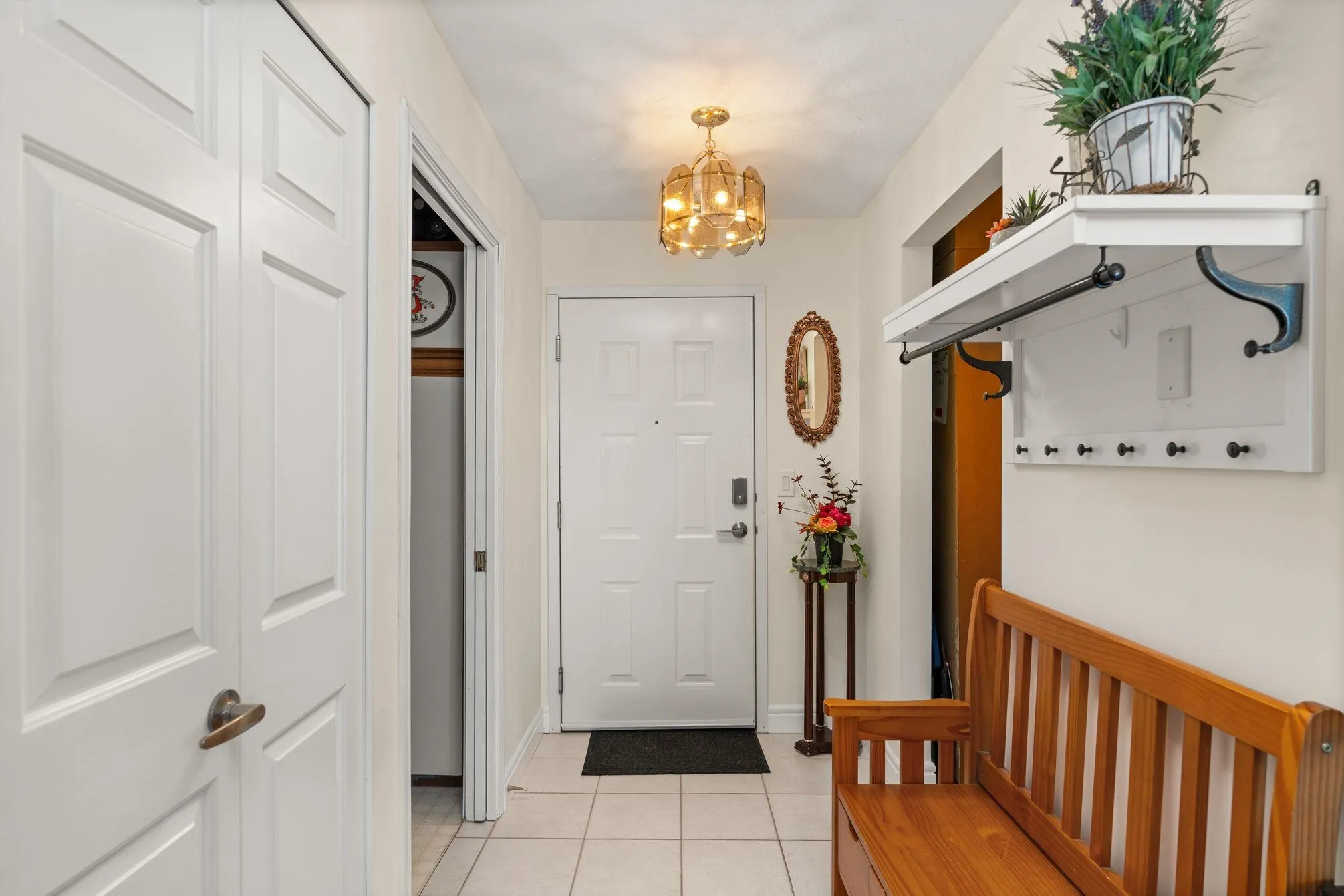 109 33233 E Bourquin Crescent