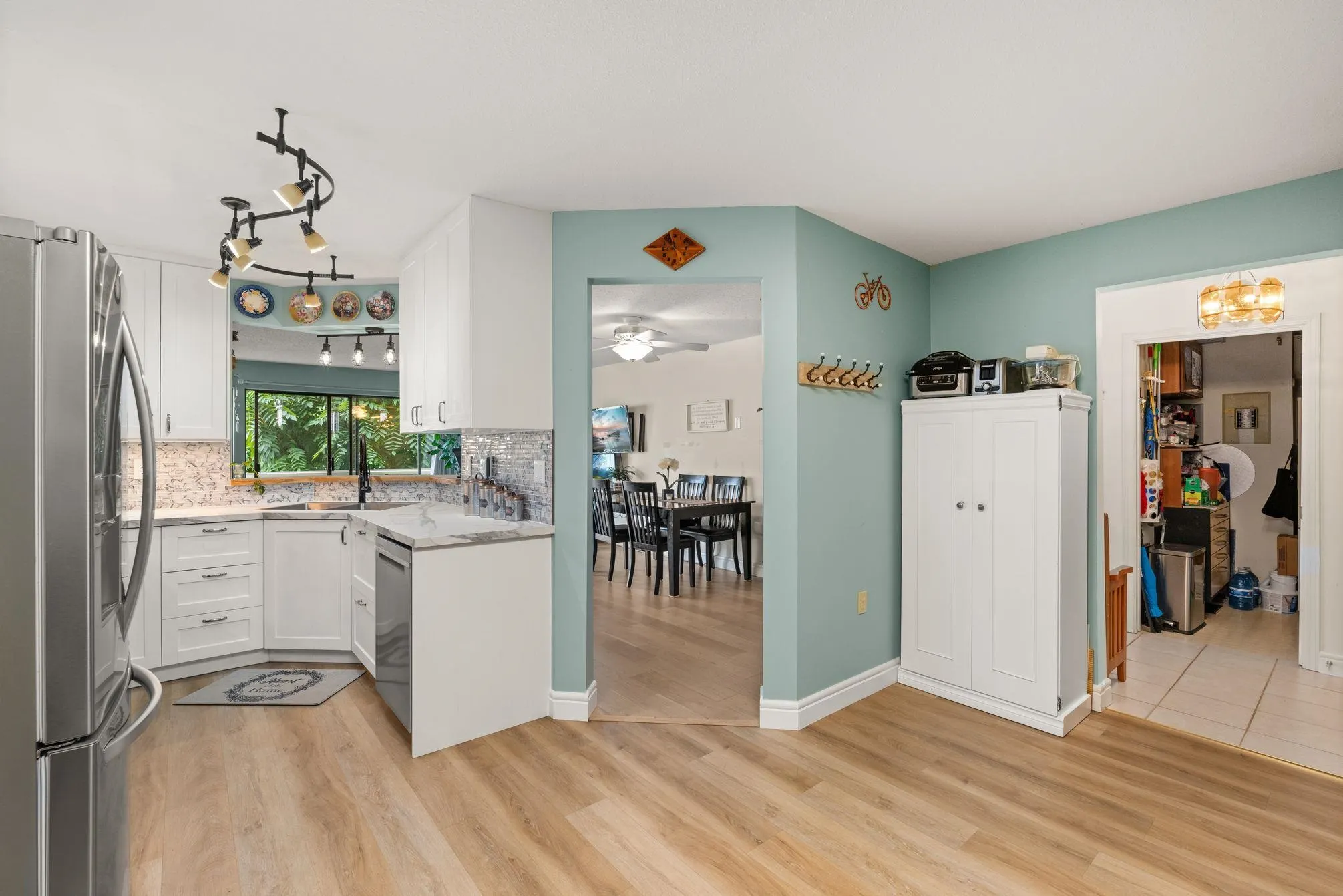 109 33233 E Bourquin Crescent