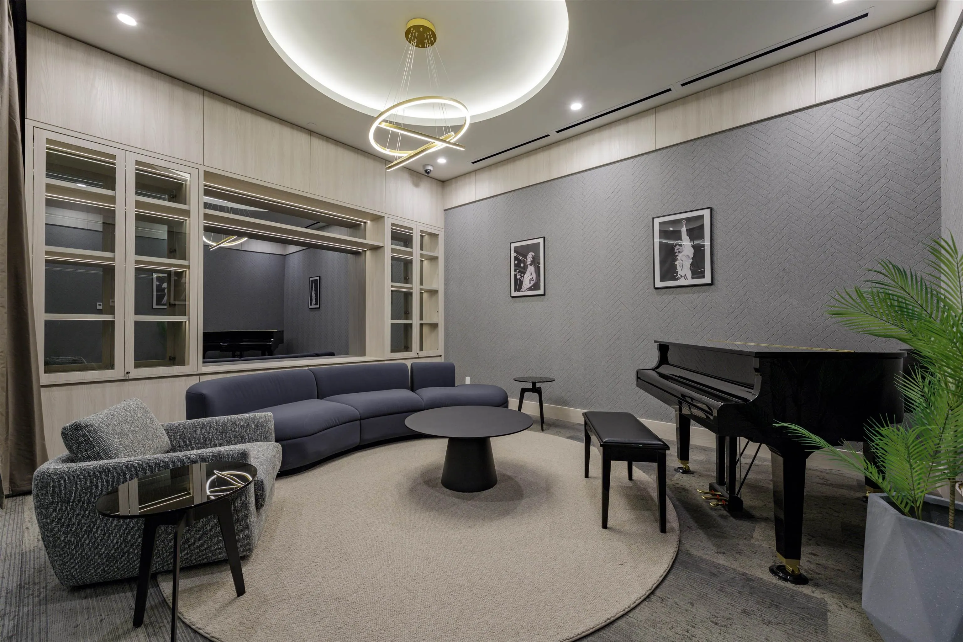 2507 4168 Lougheed Highway