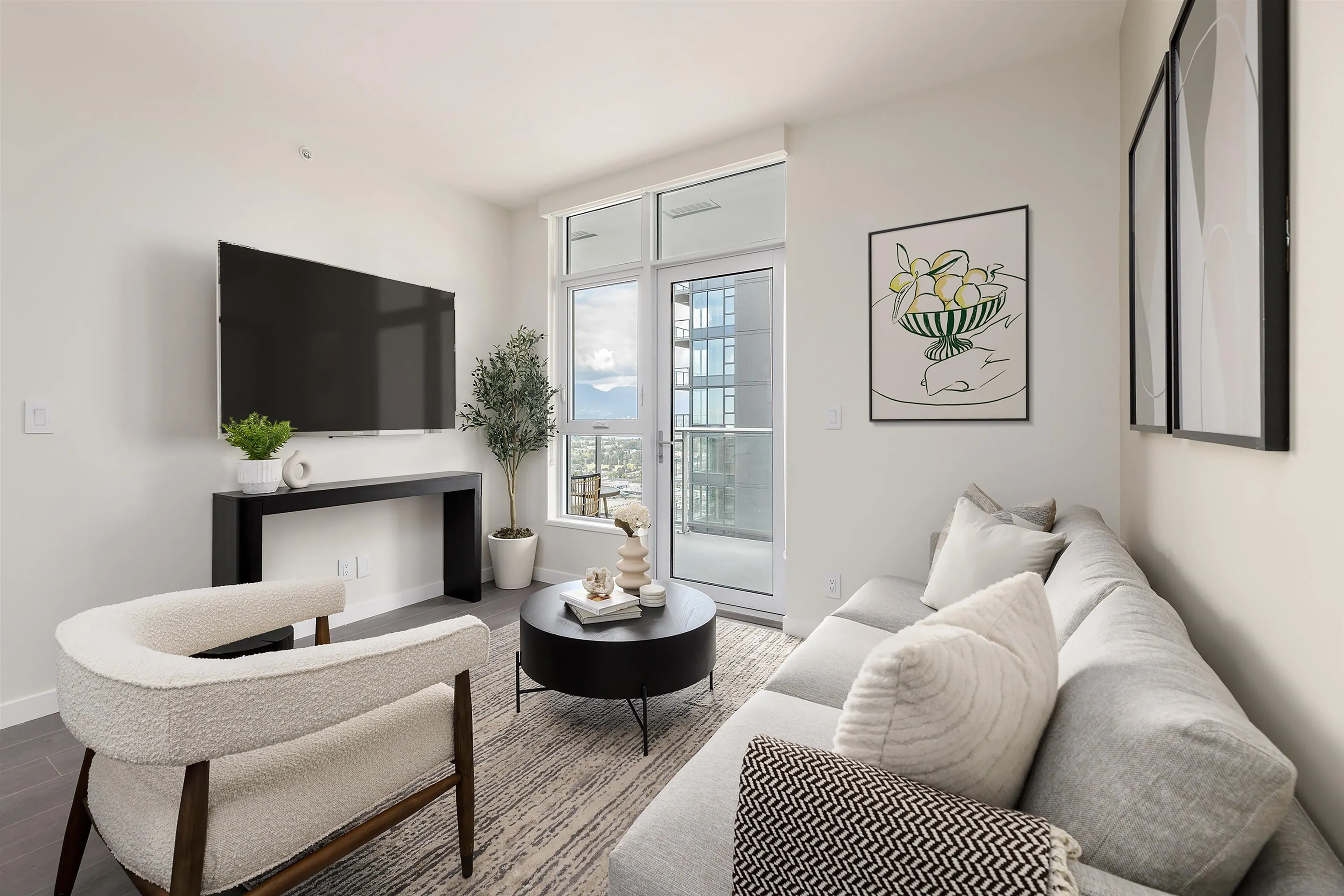 605 4168 Lougheed Highway