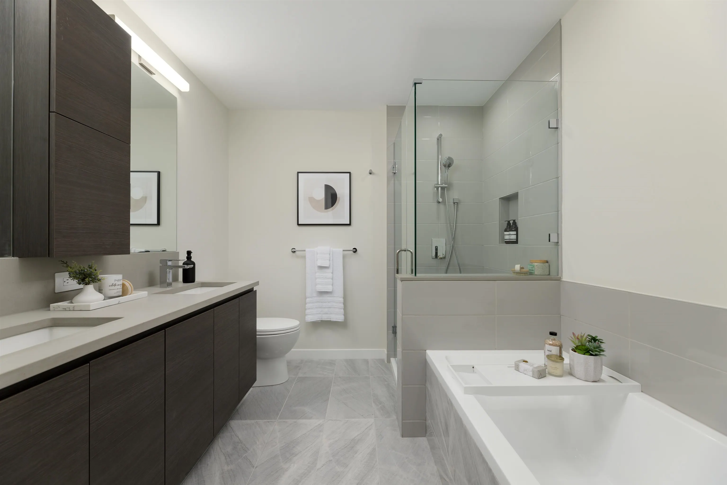 605 4168 Lougheed Highway