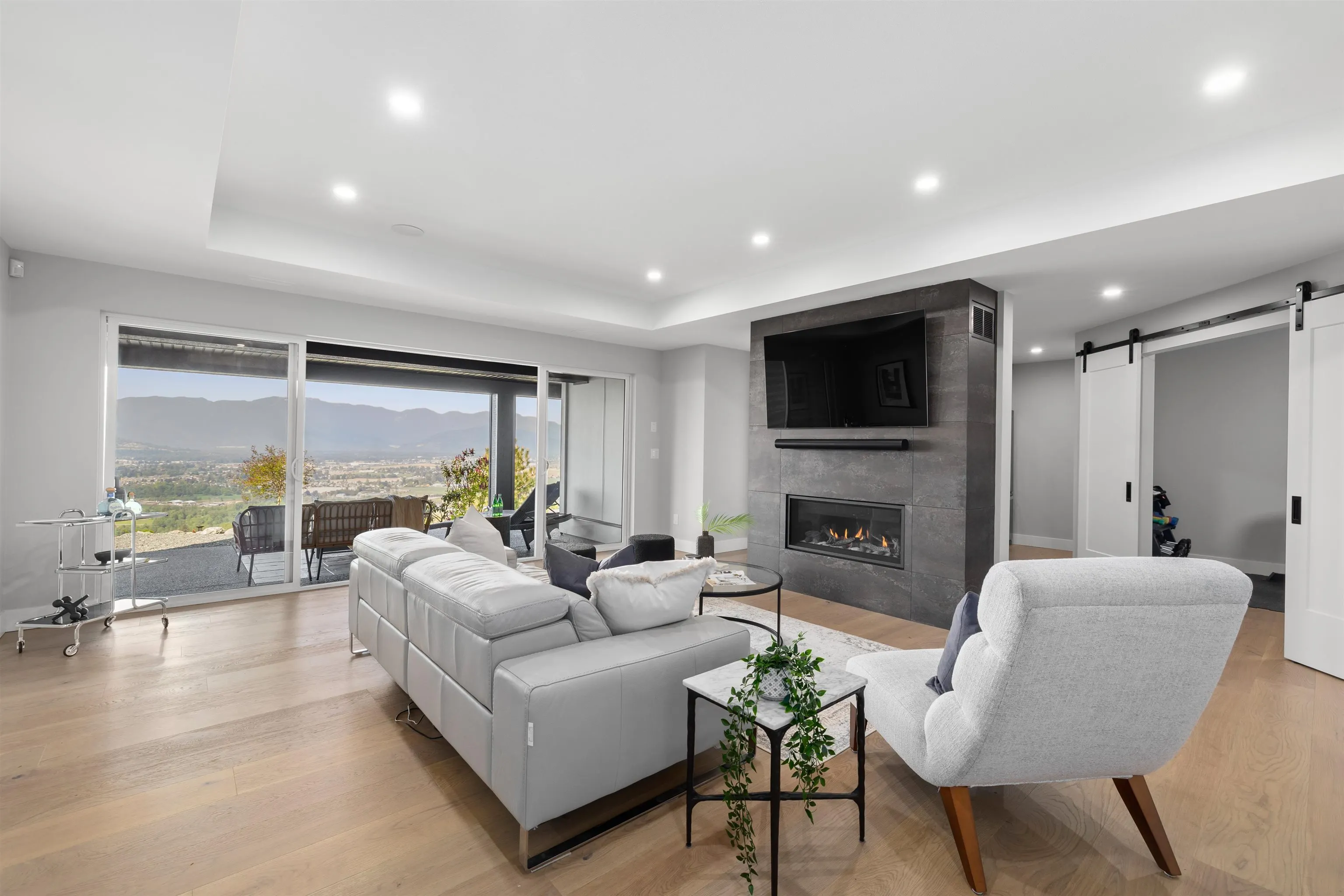 5487 Maclachlan Place