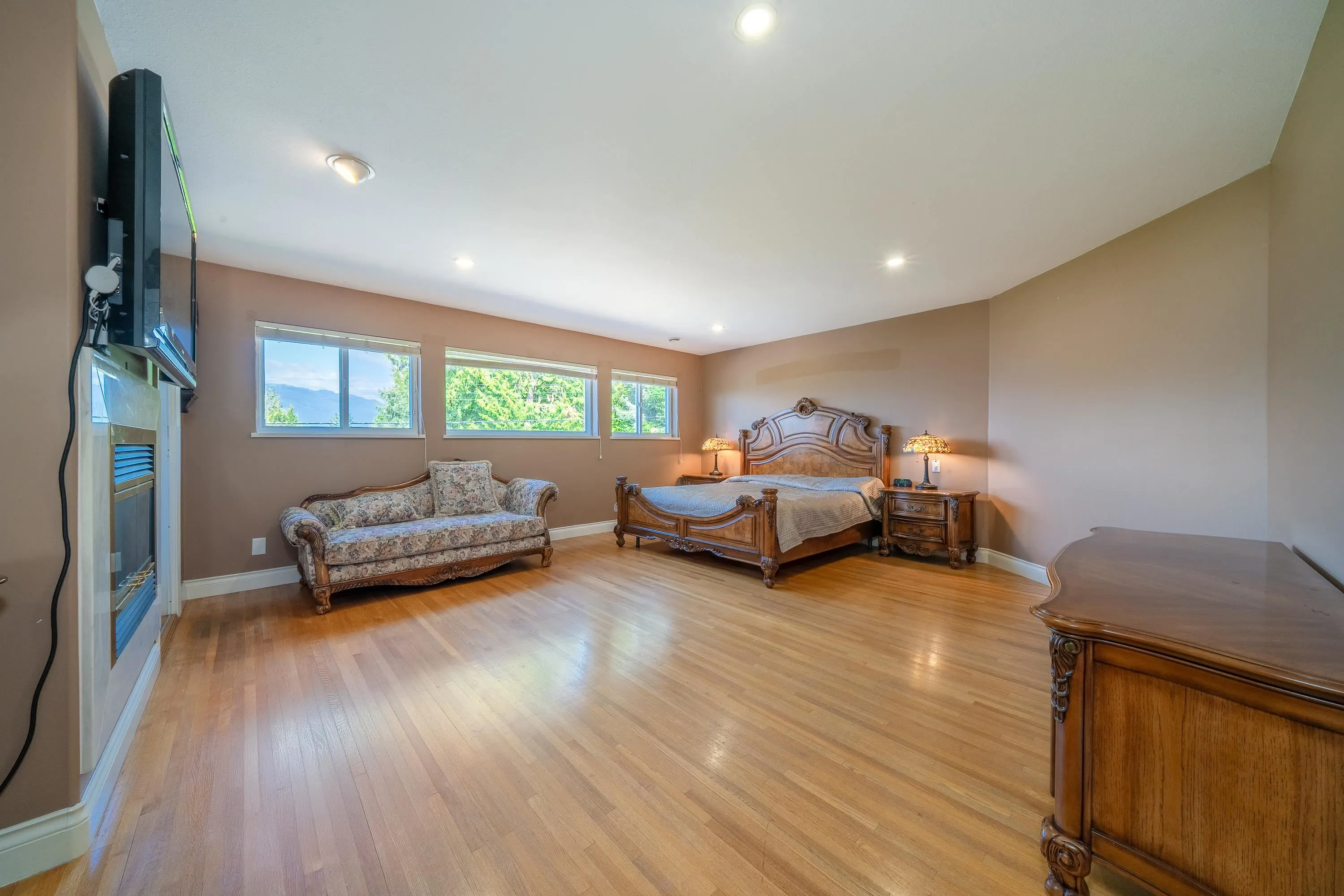 7287 Pandora Street