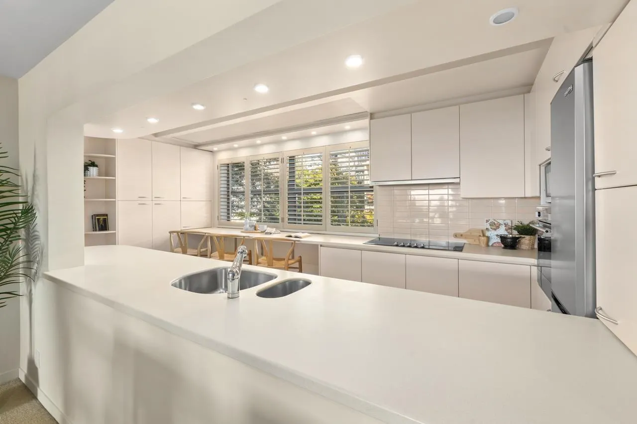 404 1233 Beach Avenue