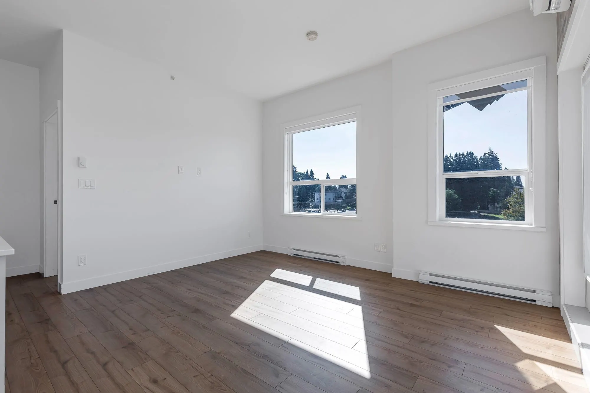 514 2493 Montrose Avenue