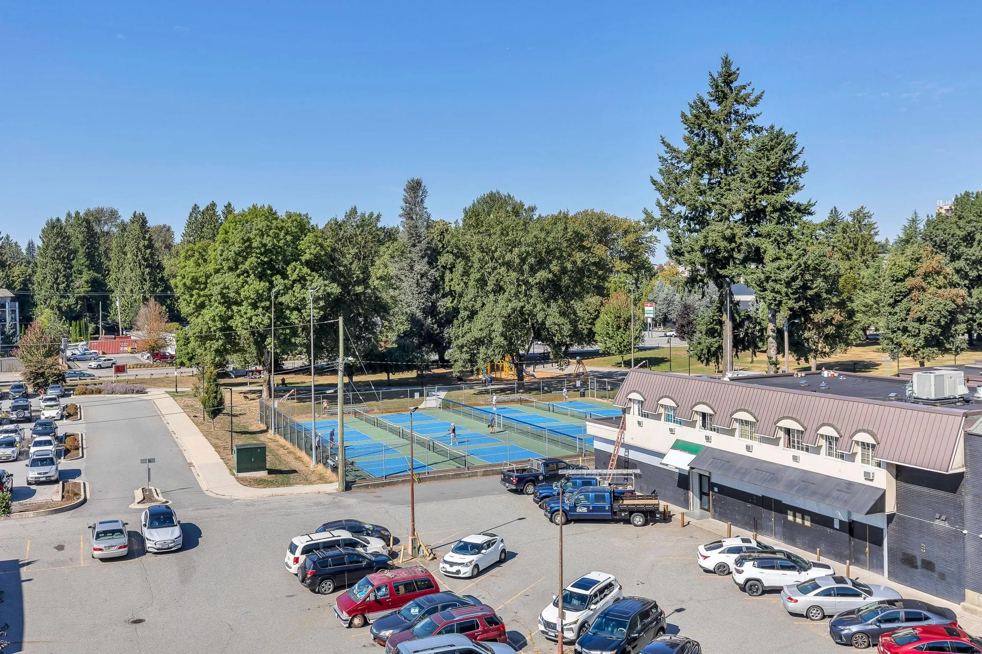 514 2493 Montrose Avenue