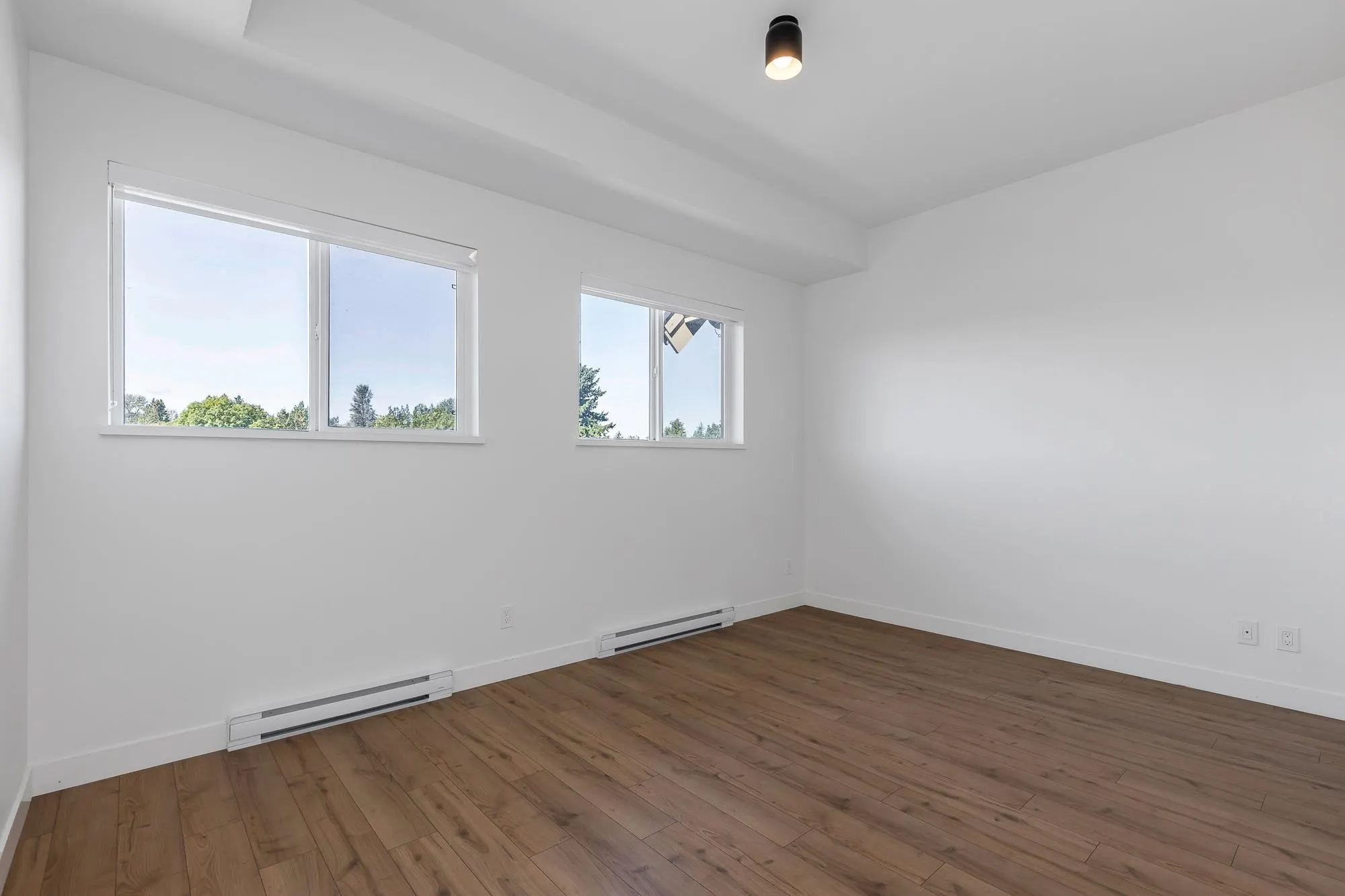 514 2493 Montrose Avenue