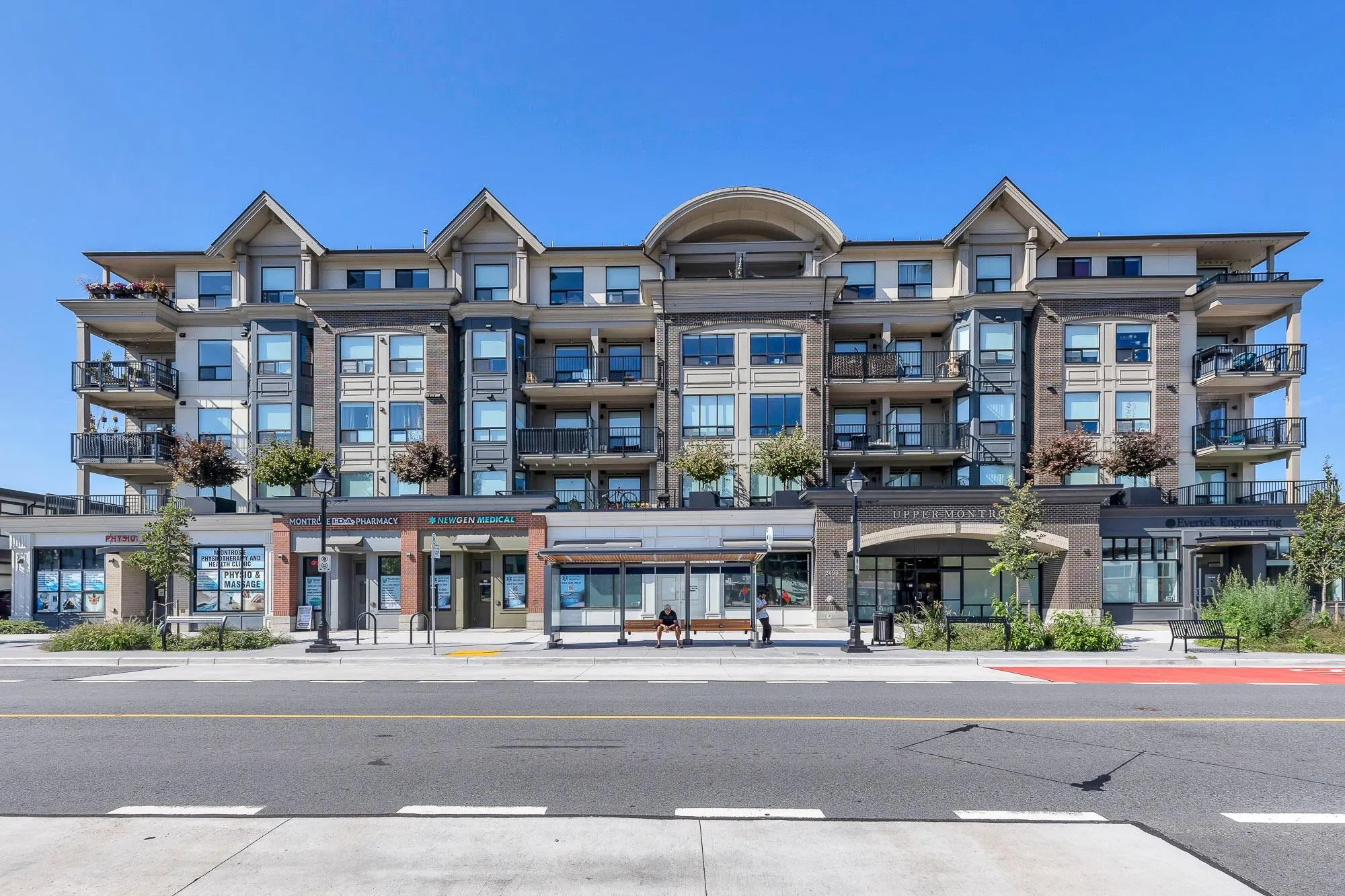514 2493 Montrose Avenue
