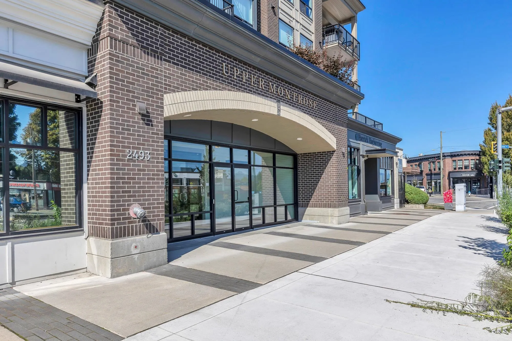 514 2493 Montrose Avenue