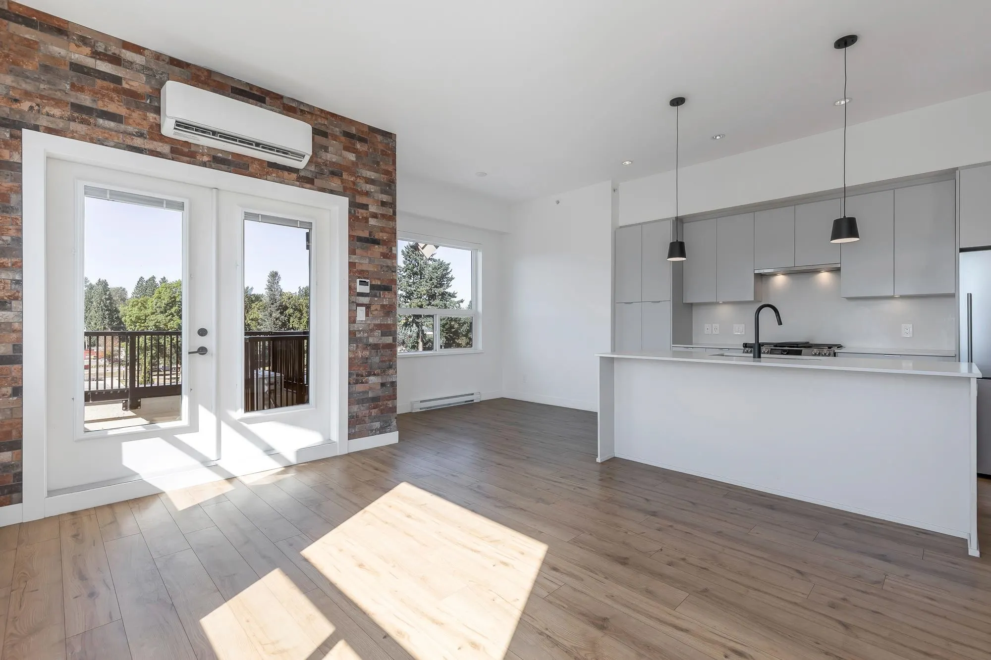 514 2493 Montrose Avenue
