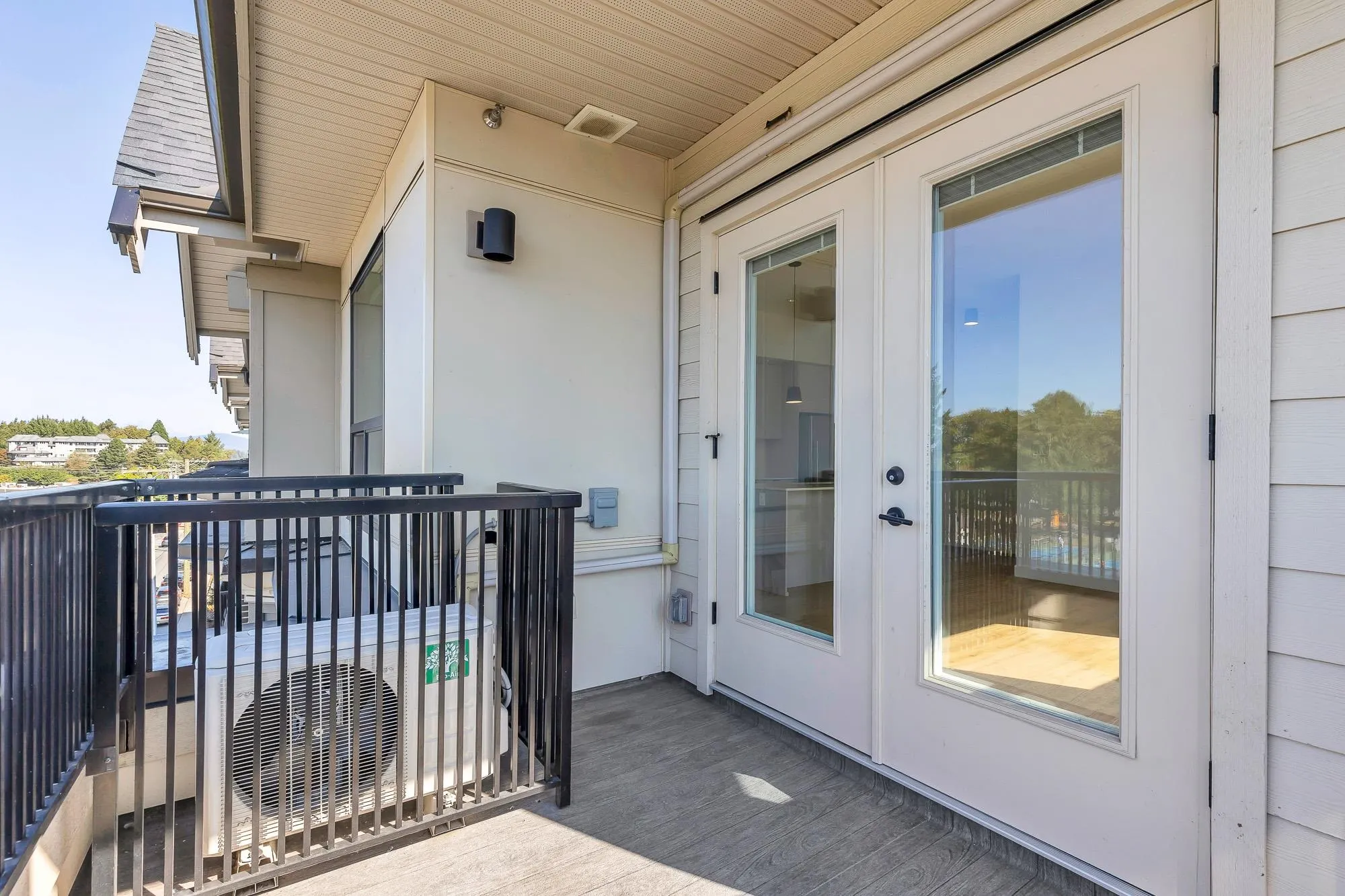 514 2493 Montrose Avenue