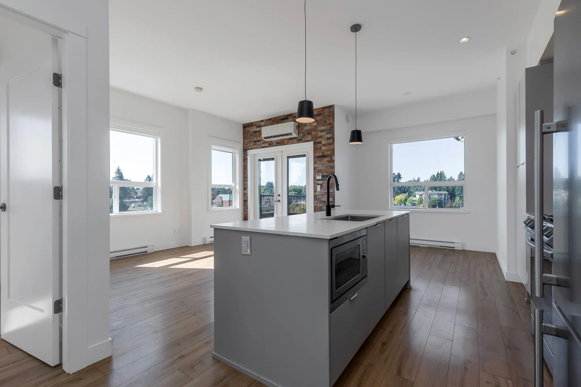 514 2493 Montrose Avenue