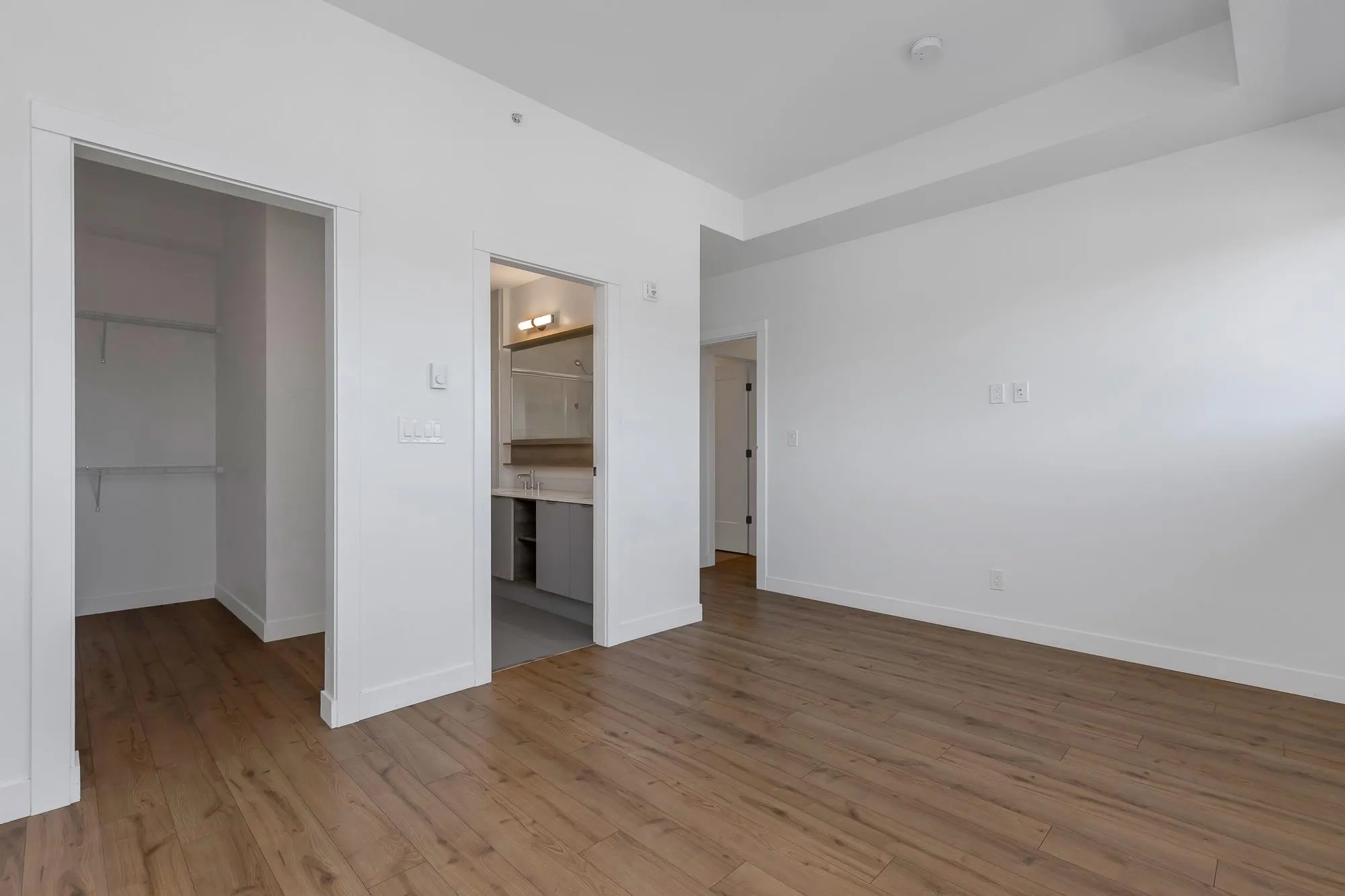 514 2493 Montrose Avenue