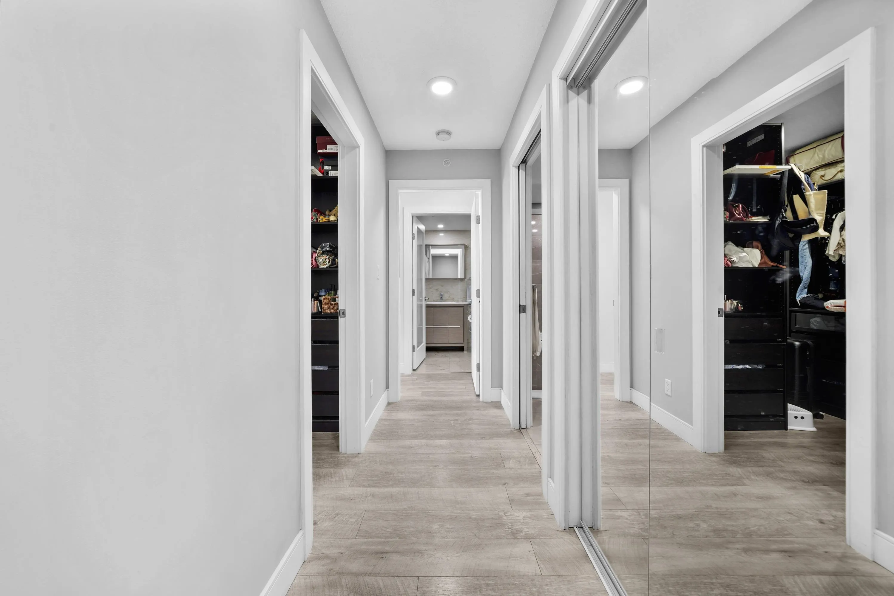 2507 689 Abbott Street