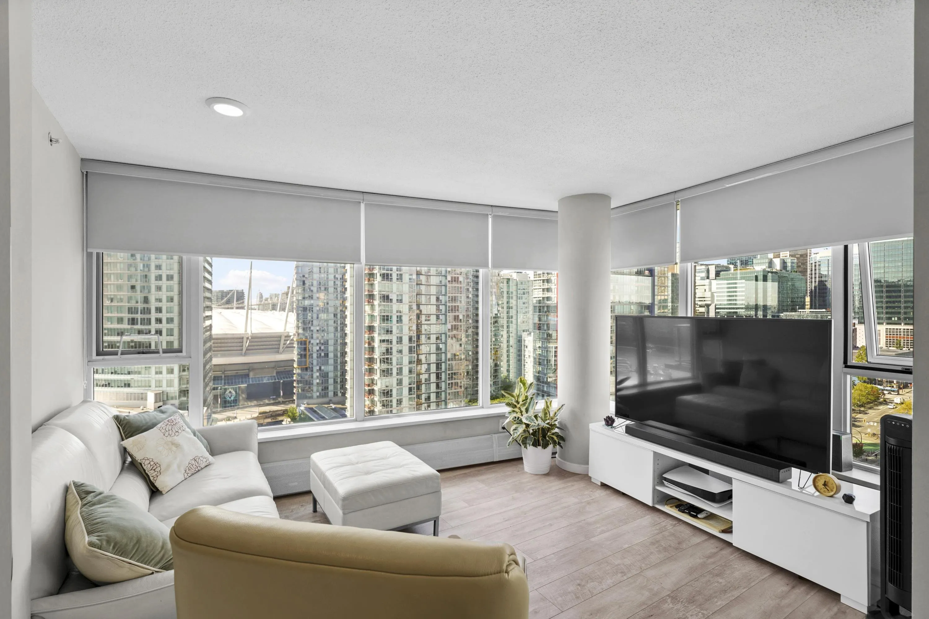 2507 689 Abbott Street