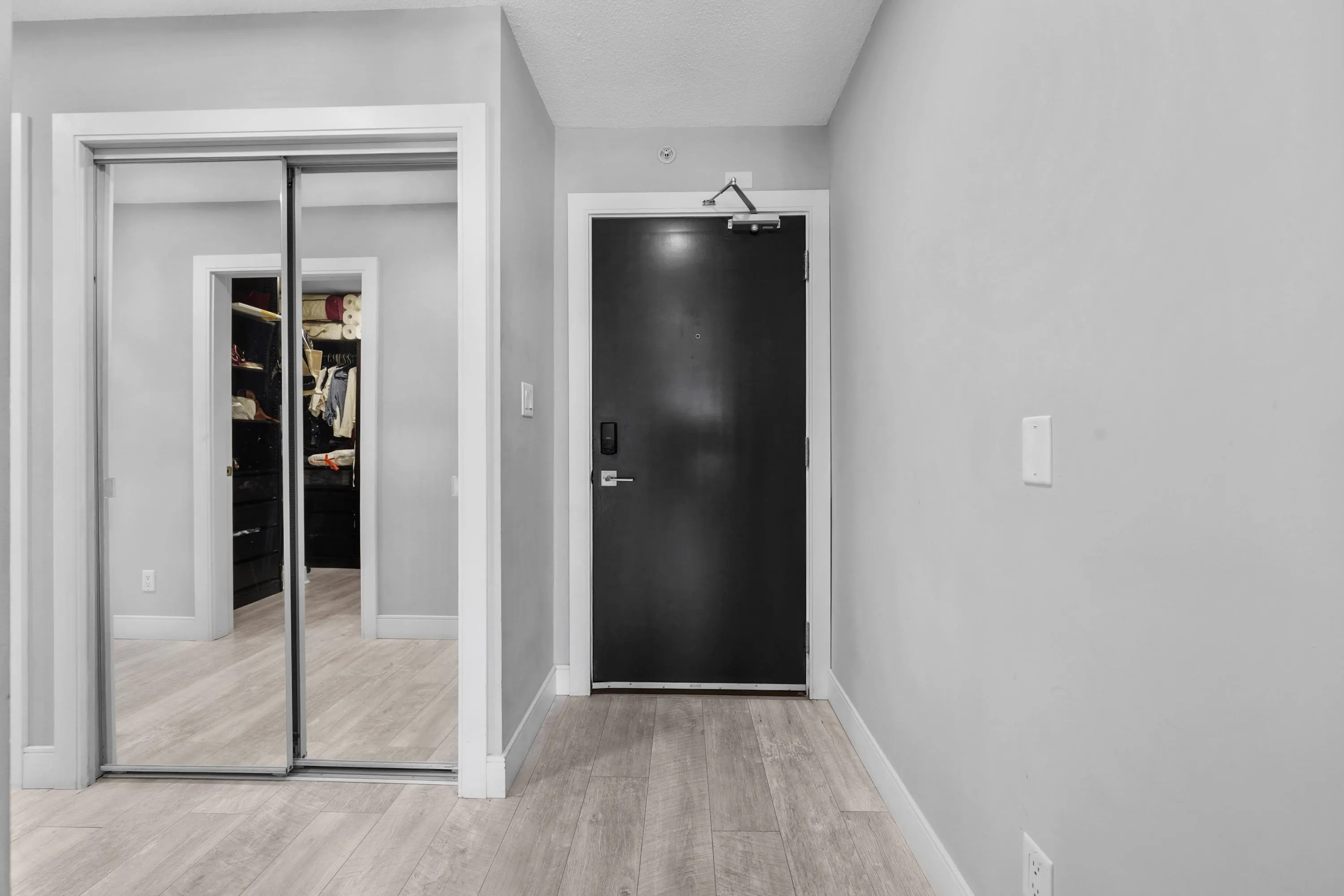 2507 689 Abbott Street