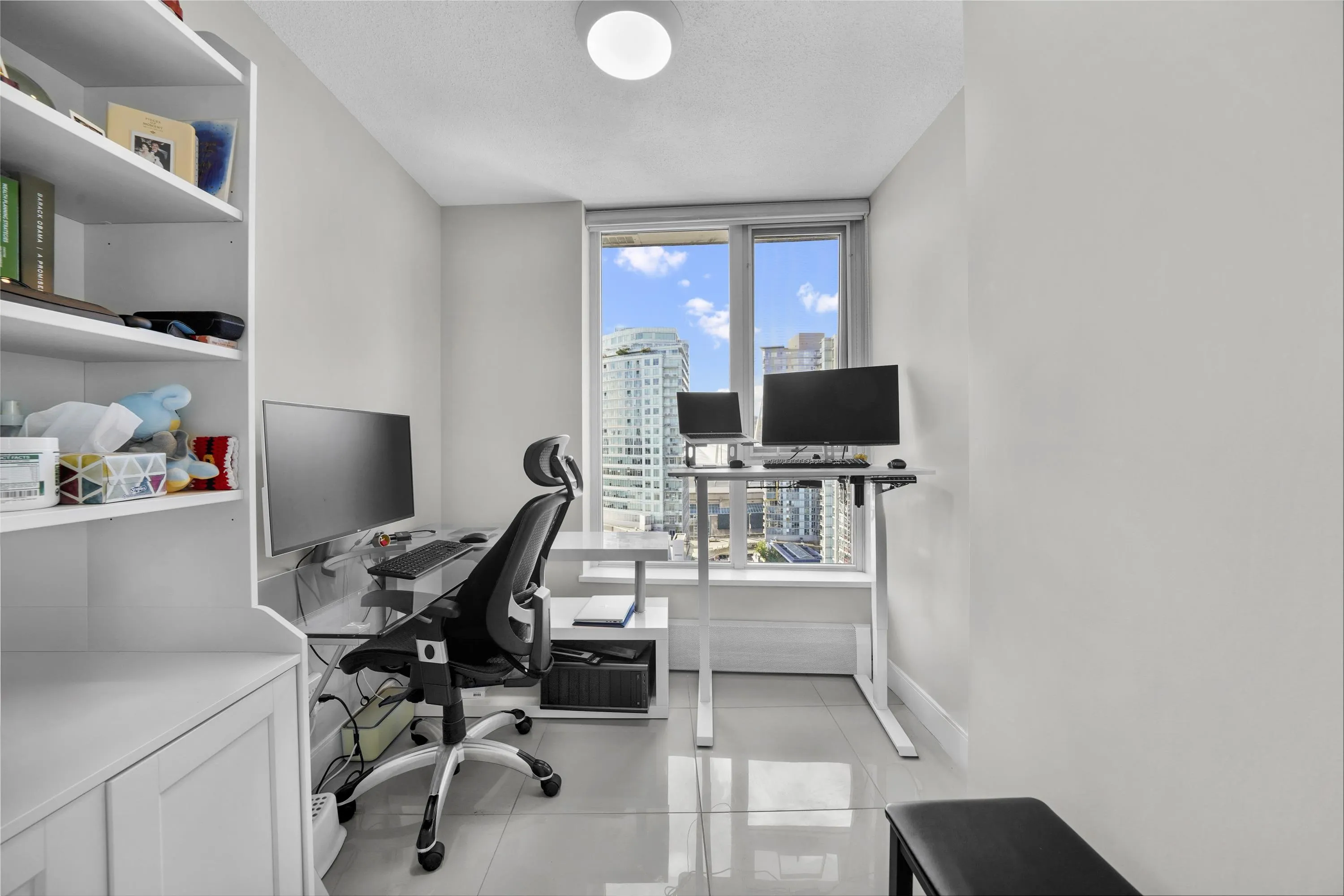 2507 689 Abbott Street